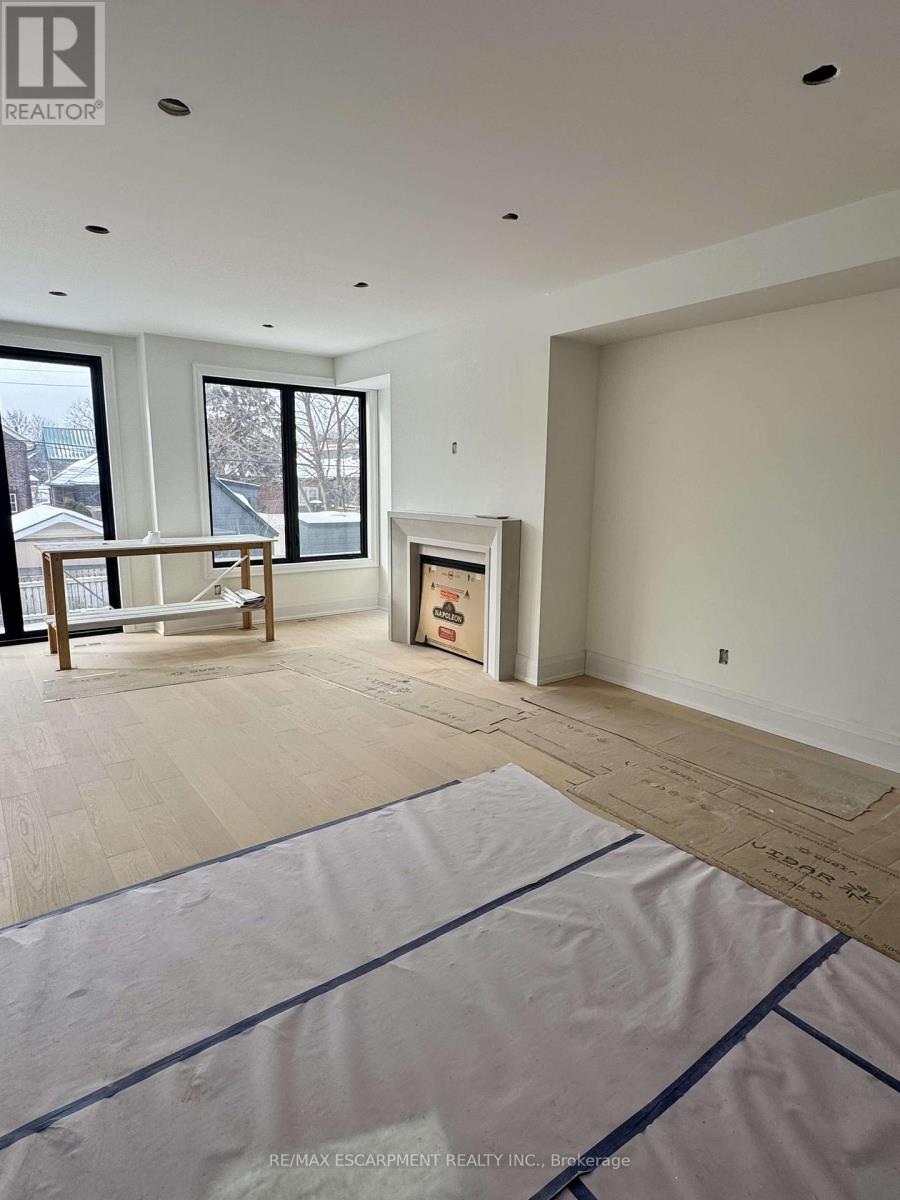 92 Fifth Street, Toronto, Ontario  M8V 2Z3 - Photo 3 - W12726380