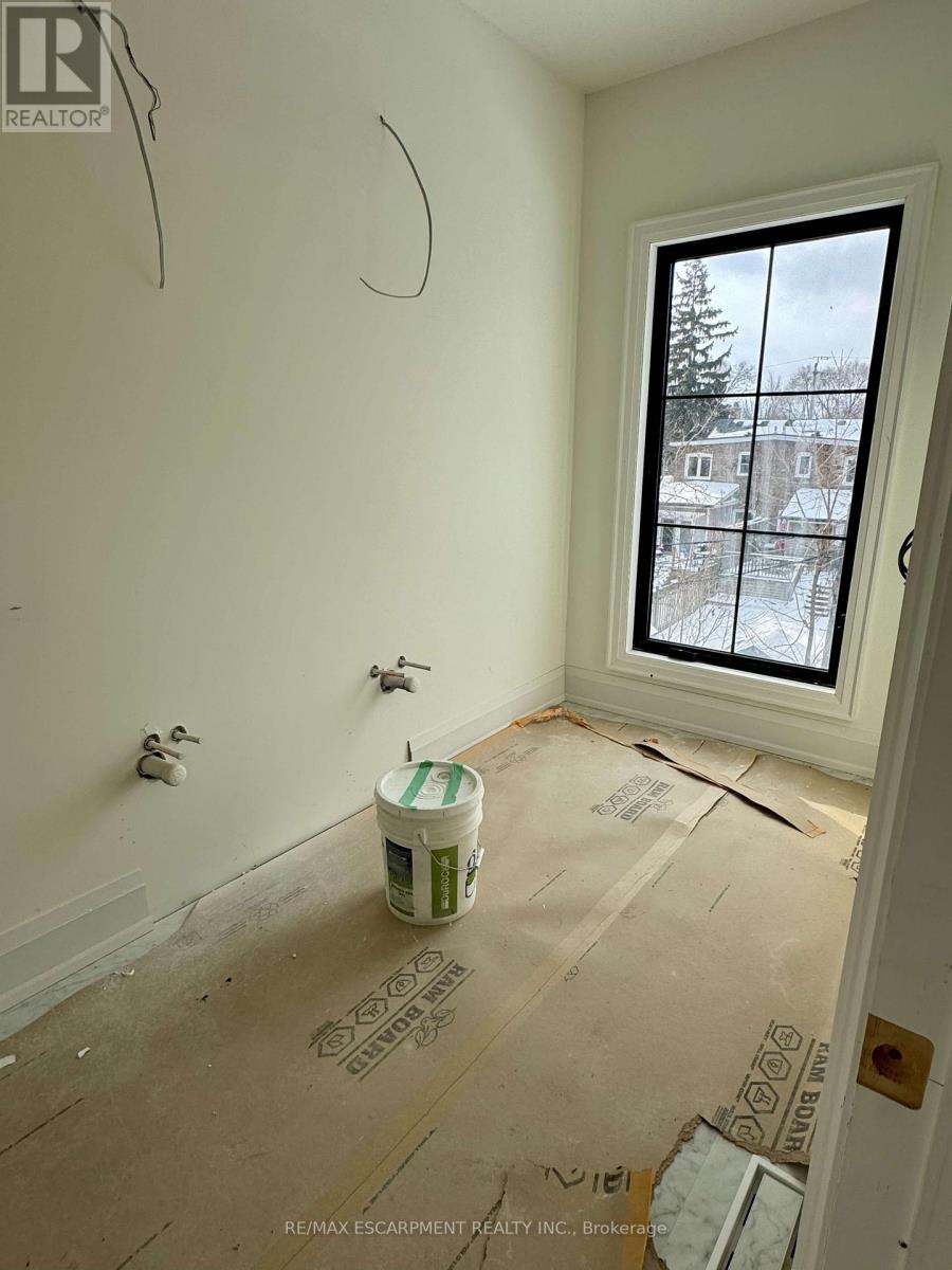 92 Fifth Street, Toronto, Ontario  M8V 2Z3 - Photo 5 - W12726380