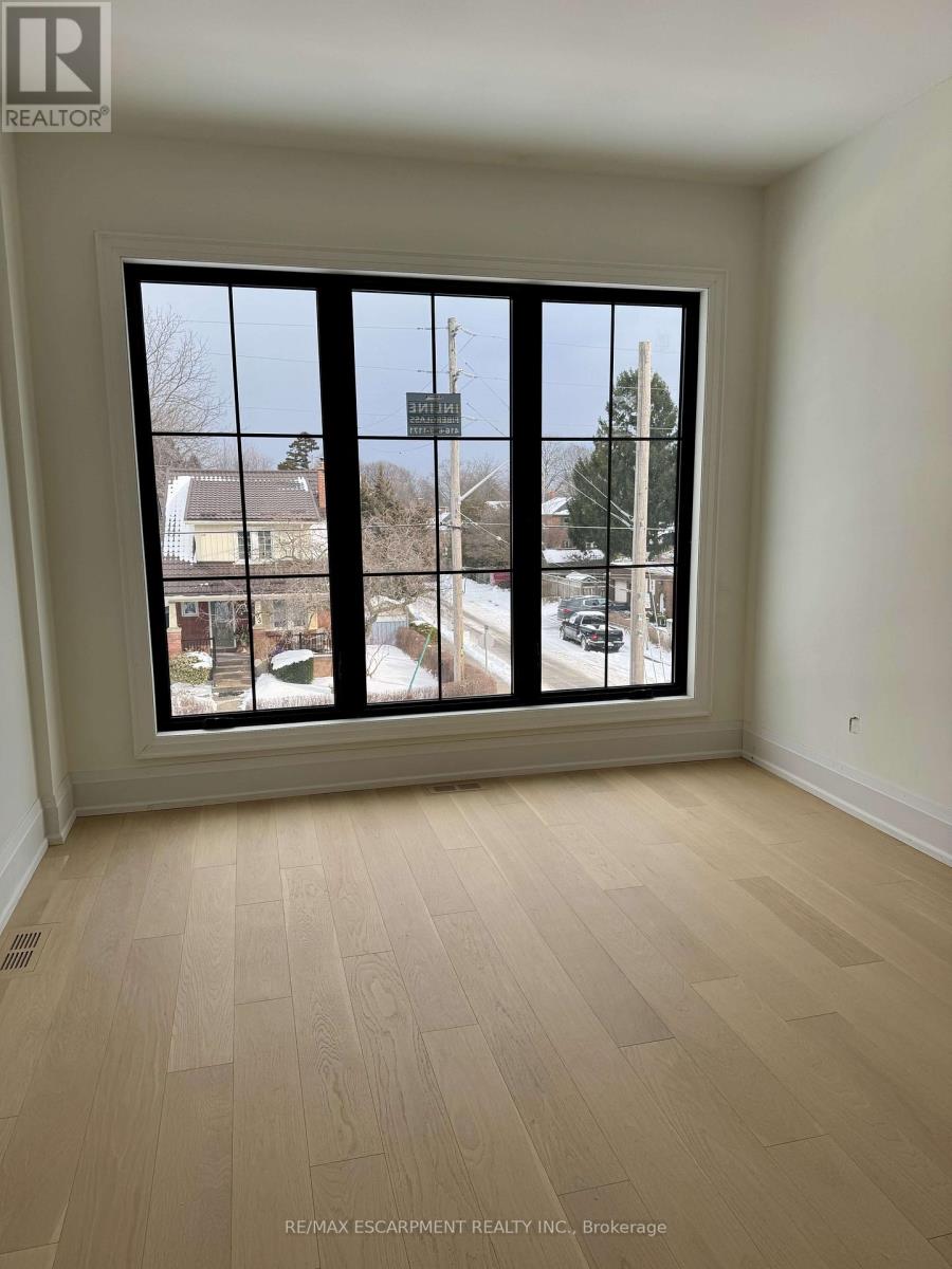 92 Fifth Street, Toronto, Ontario  M8V 2Z3 - Photo 8 - W12726380