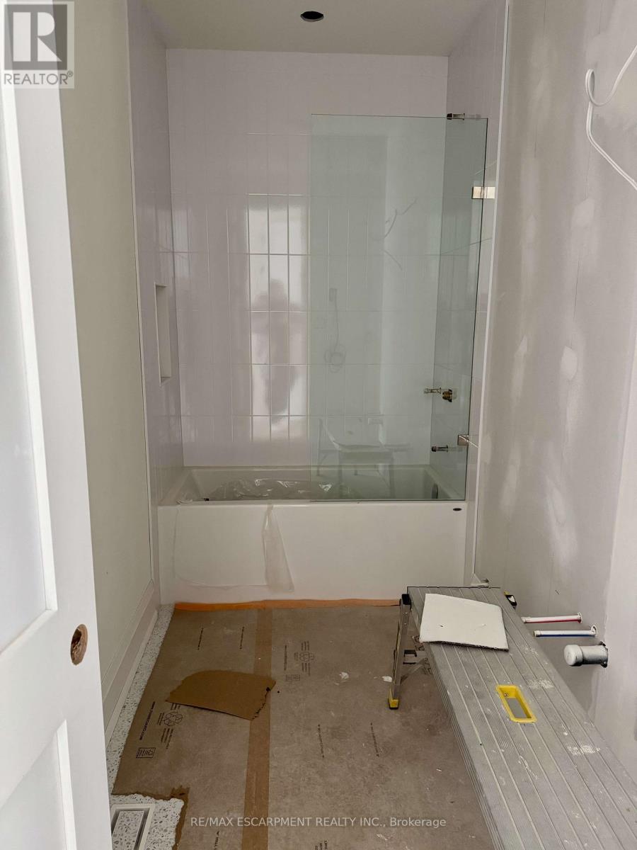 92 Fifth Street, Toronto, Ontario  M8V 2Z3 - Photo 9 - W12726380