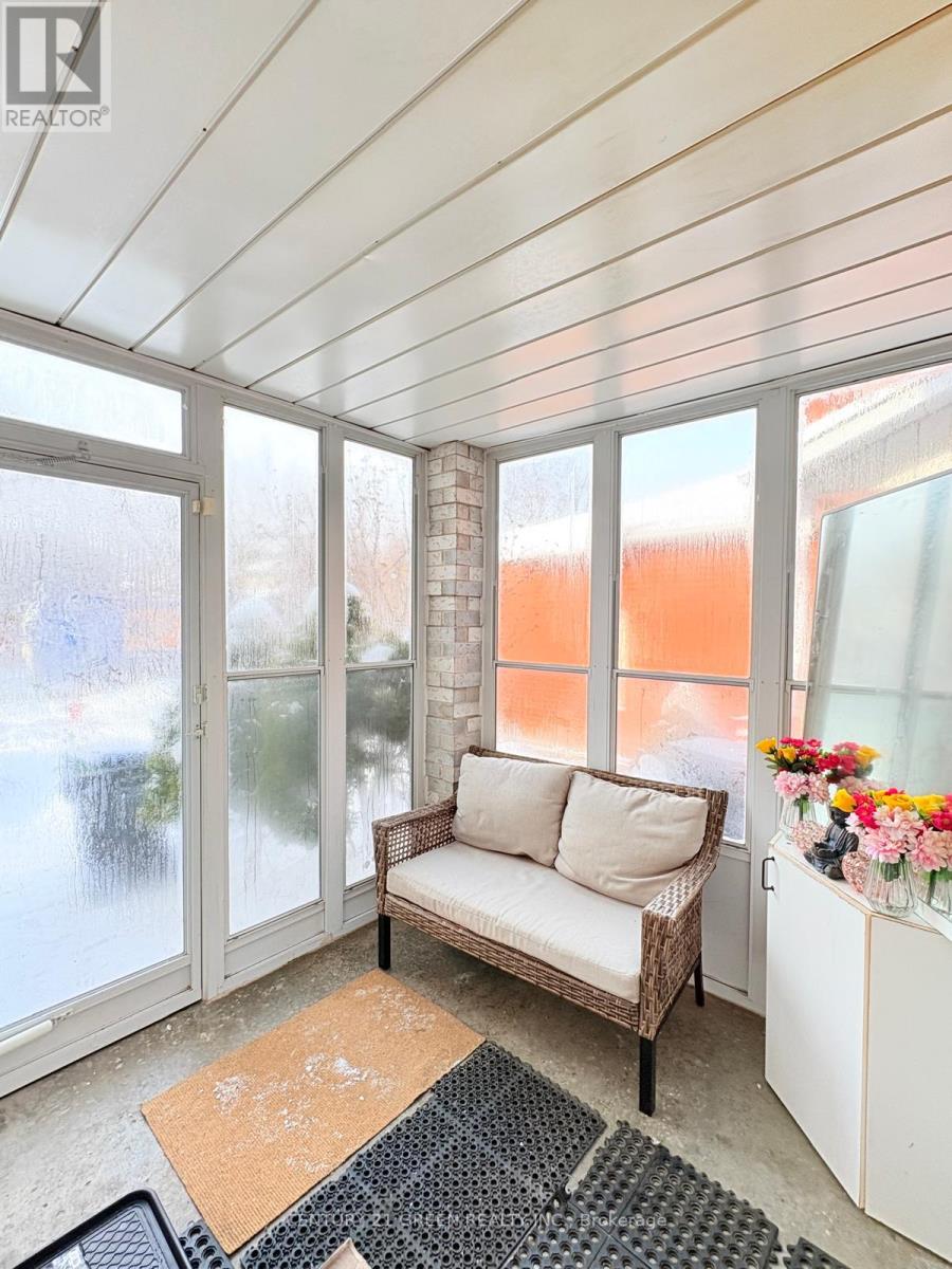 66 Millstone Drive, Brampton, Ontario  L6Y 4P8 - Photo 5 - W12726382