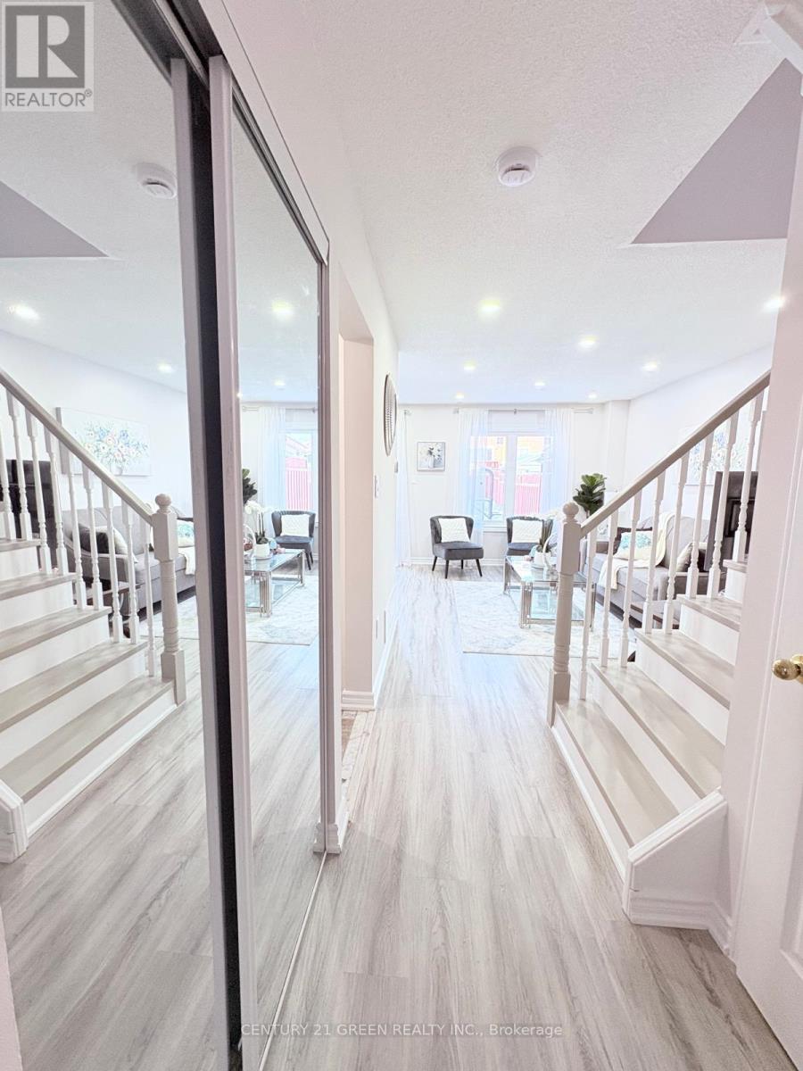 66 Millstone Drive, Brampton, Ontario  L6Y 4P8 - Photo 7 - W12726382