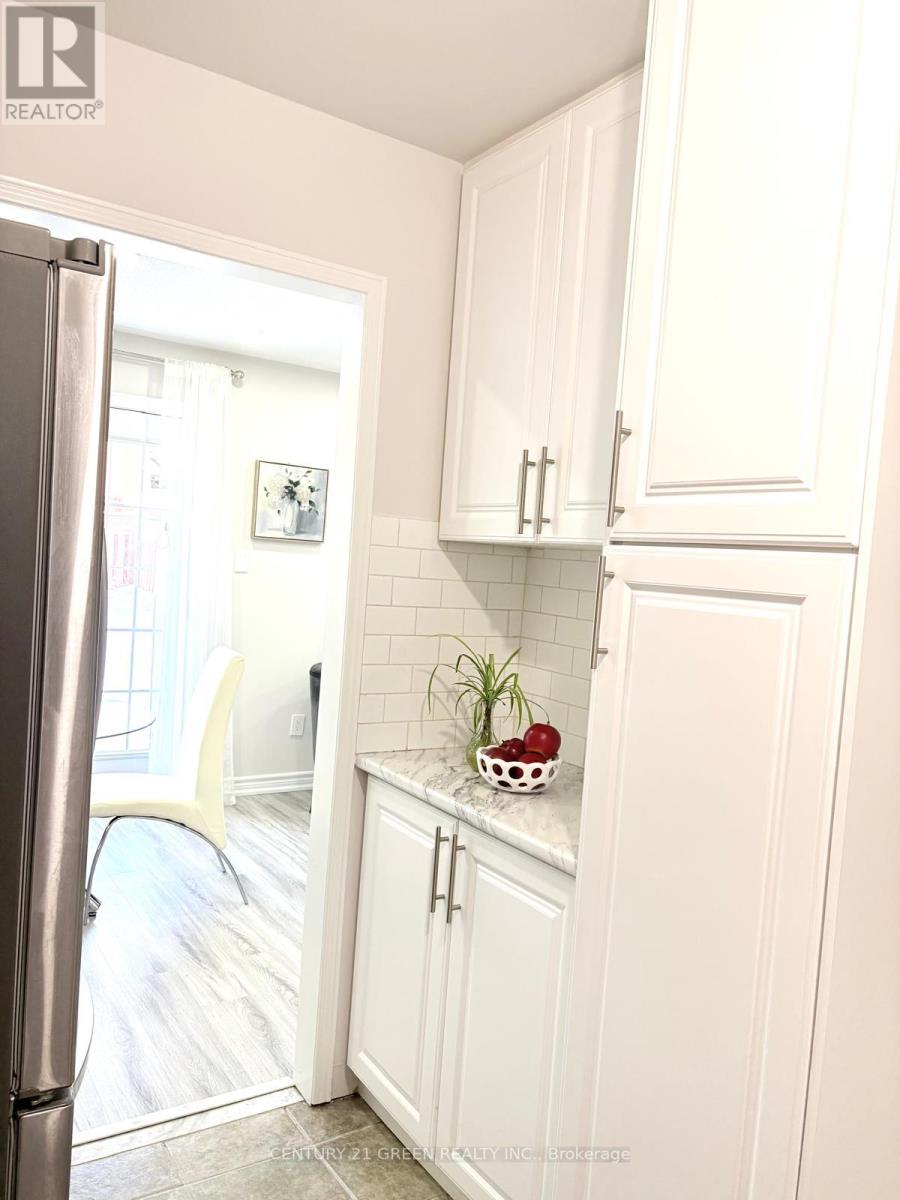 66 Millstone Drive, Brampton, Ontario  L6Y 4P8 - Photo 9 - W12726382