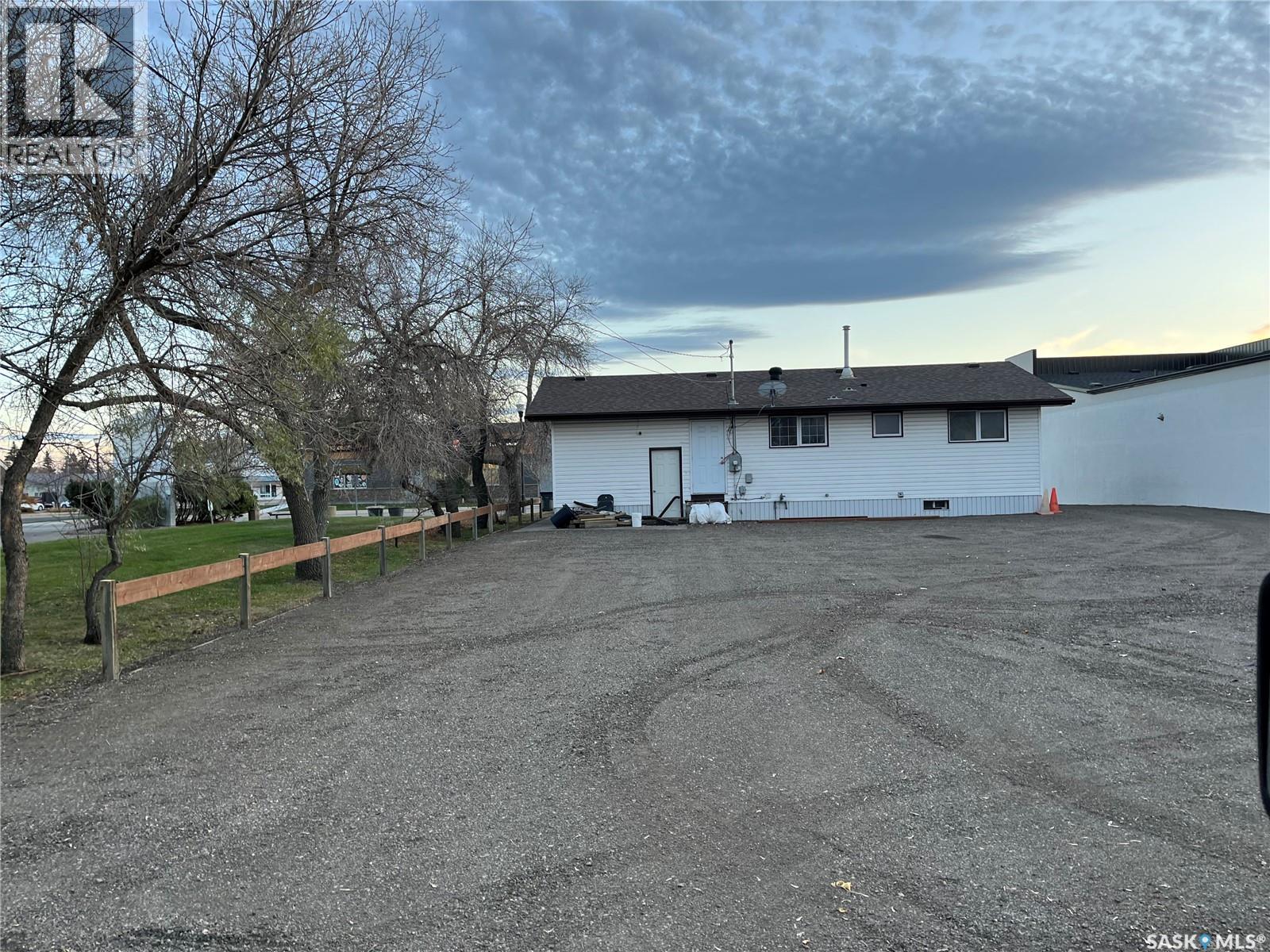 208 Central Street W, Warman, Saskatchewan  S0K 0A1 - Photo 4 - SK027120