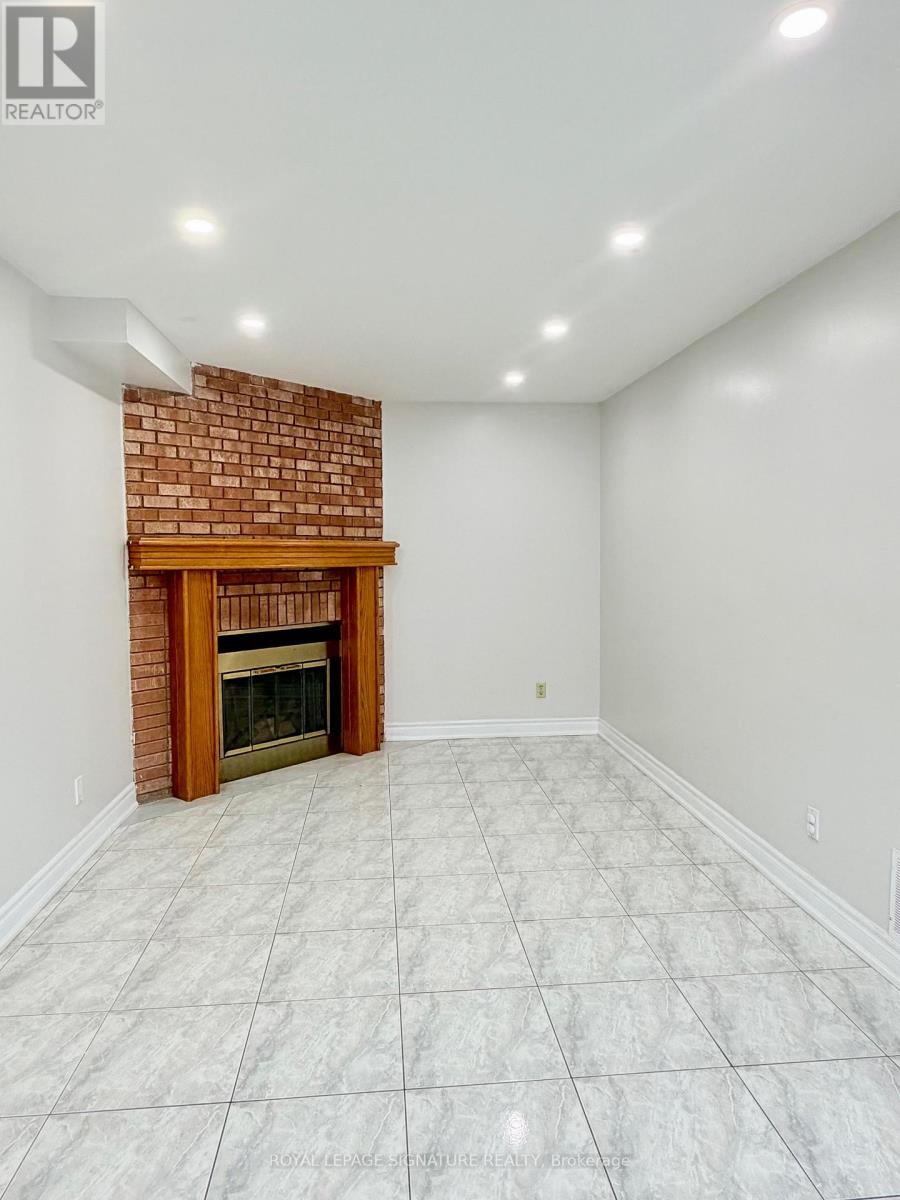 Main - 16 Oak Knoll Crescent, Toronto, Ontario  M1B 4V4 - Photo 10 - E12703858