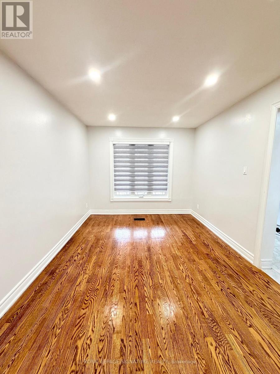 Main - 16 Oak Knoll Crescent, Toronto, Ontario  M1B 4V4 - Photo 7 - E12703858