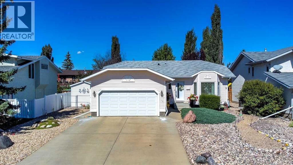 5704 35 Avenue, Camrose, Alberta  T4V 4N2 - Photo 1 - A2251353