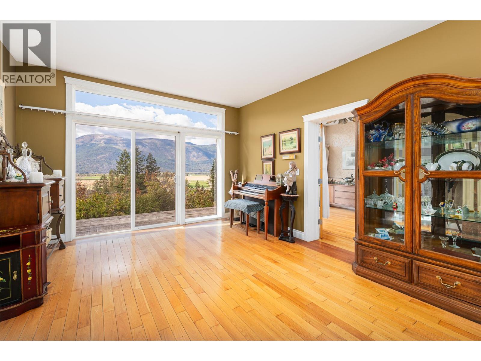 5662 3a Highway, Wynndel, British Columbia  V0B 2N2 - Photo 2 - 10373736