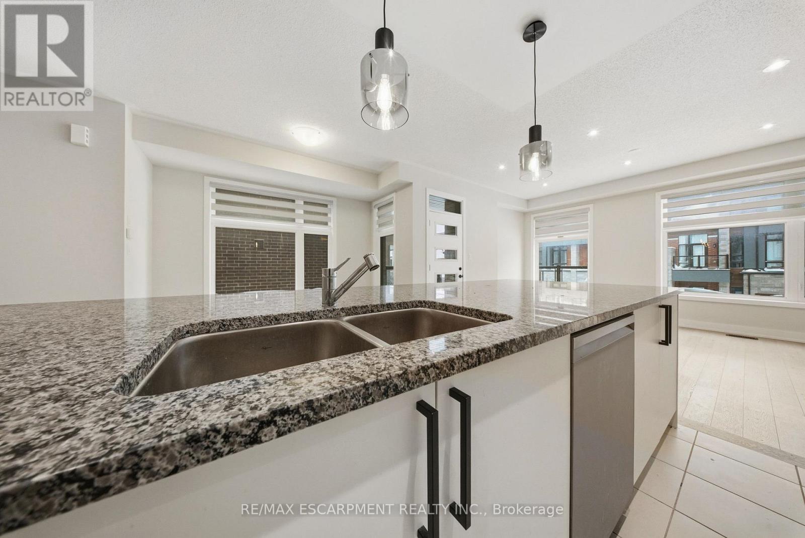 1299 Anthonia Trail, Oakville, Ontario  L6H 7X7 - Photo 19 - W12726398