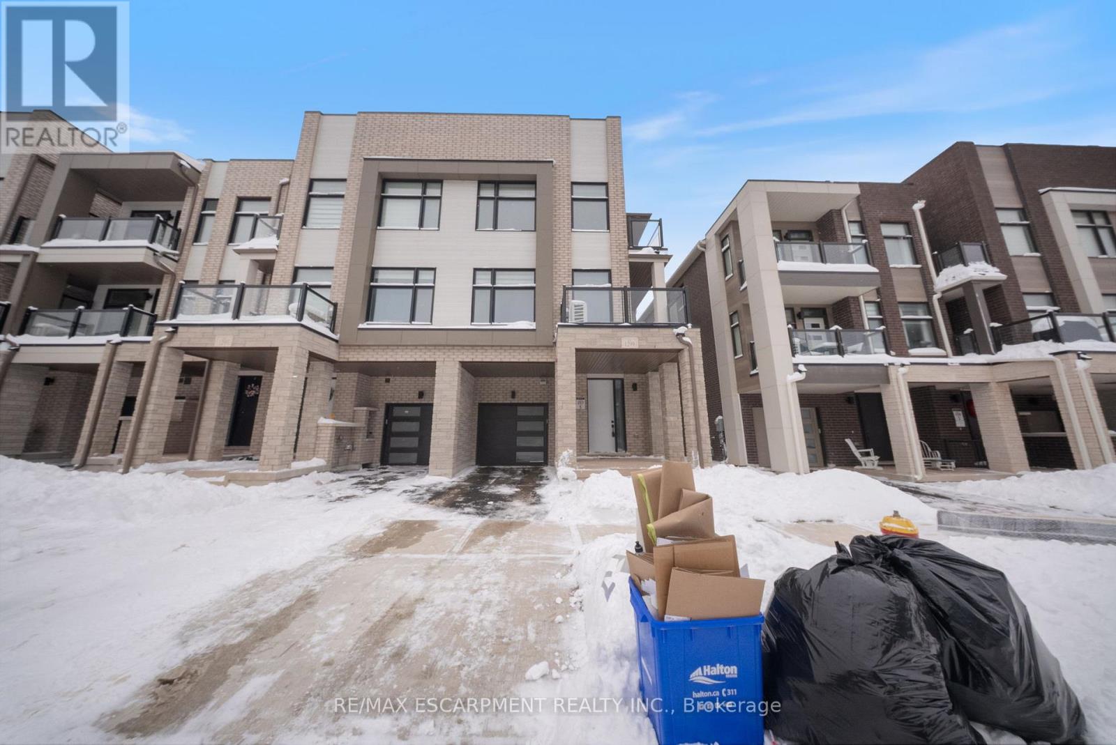 1299 Anthonia Trail, Oakville, Ontario  L6H 7X7 - Photo 3 - W12726398