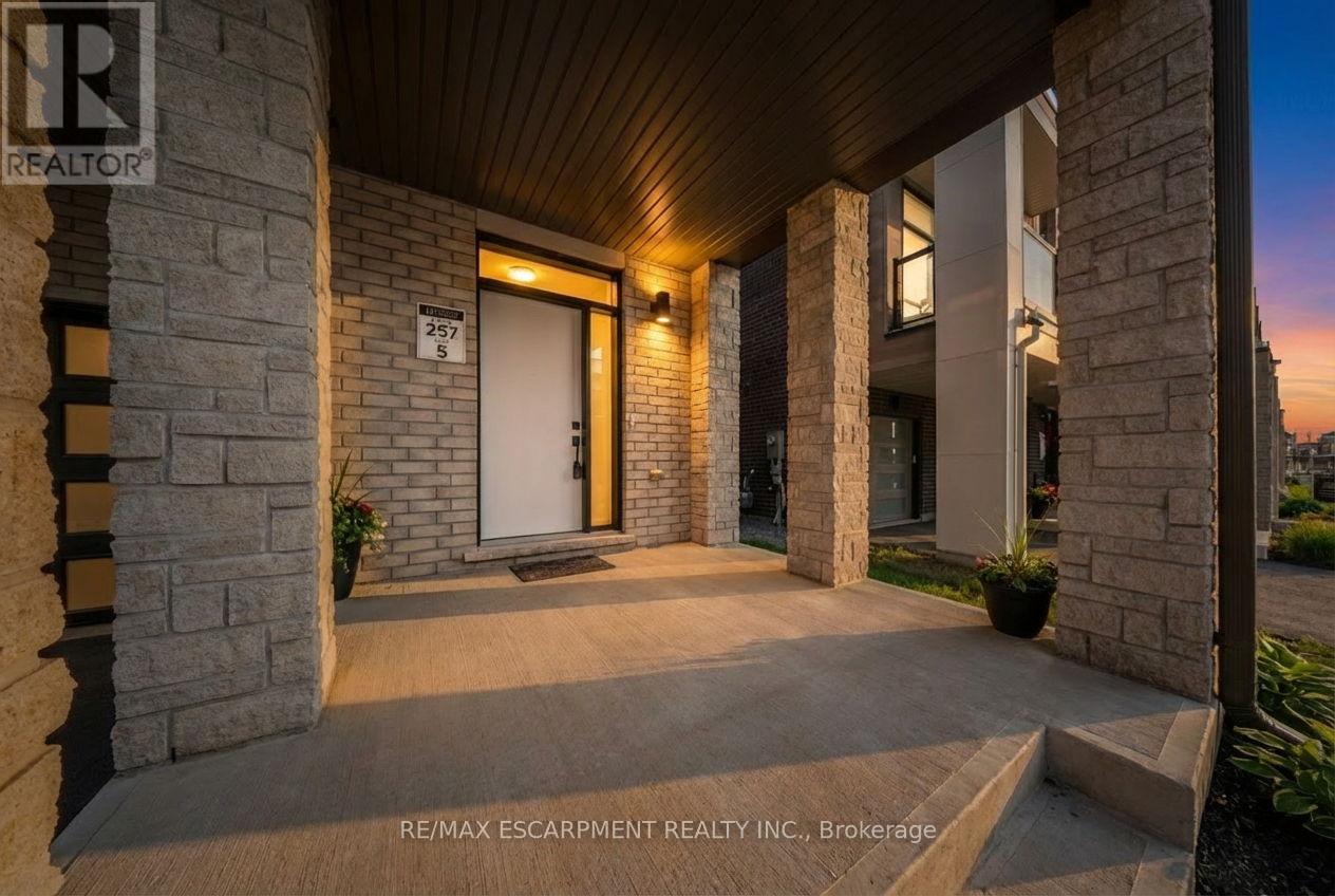 1299 Anthonia Trail, Oakville, Ontario  L6H 7X7 - Photo 5 - W12726398