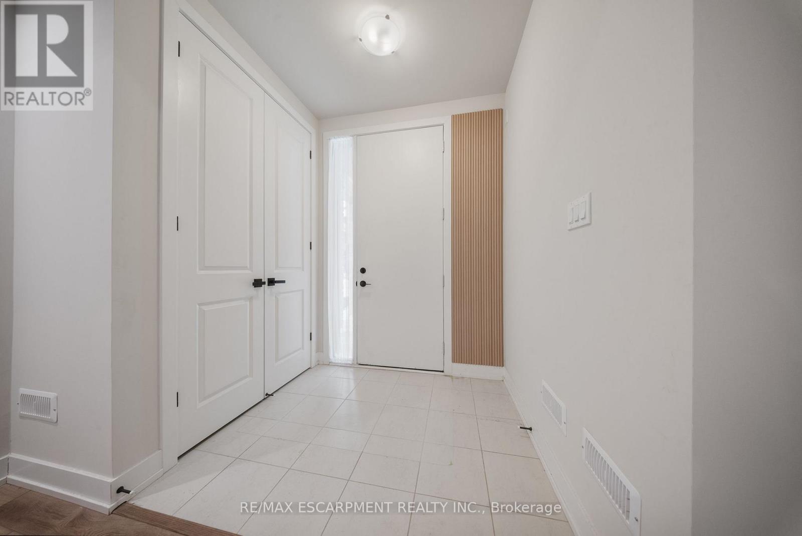 1299 Anthonia Trail, Oakville, Ontario  L6H 7X7 - Photo 8 - W12726398