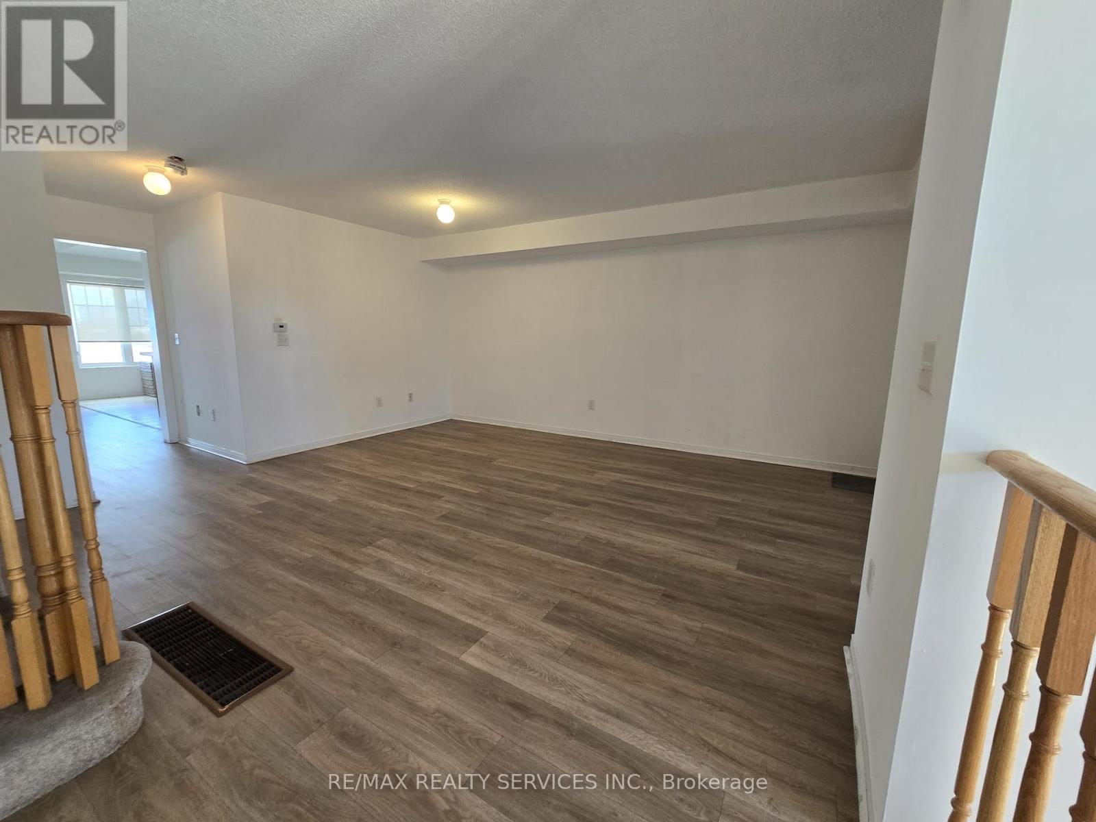 43 Seachart Place, Brampton, Ontario  L6P 3E1 - Photo 4 - W12726404