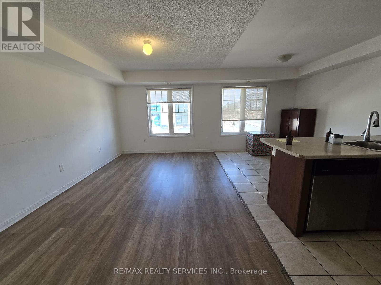 43 Seachart Place, Brampton, Ontario  L6P 3E1 - Photo 5 - W12726404