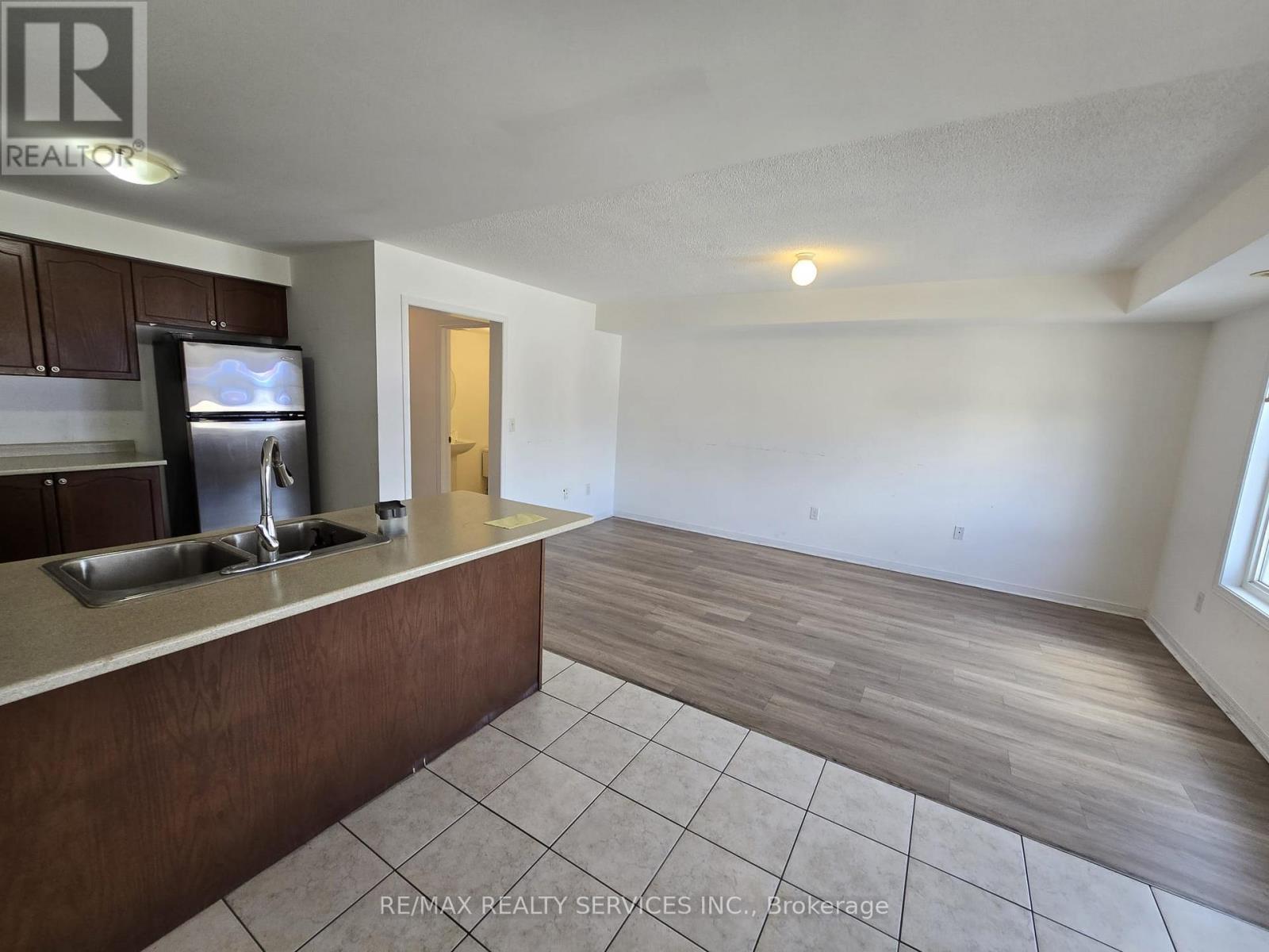 43 Seachart Place, Brampton, Ontario  L6P 3E1 - Photo 6 - W12726404