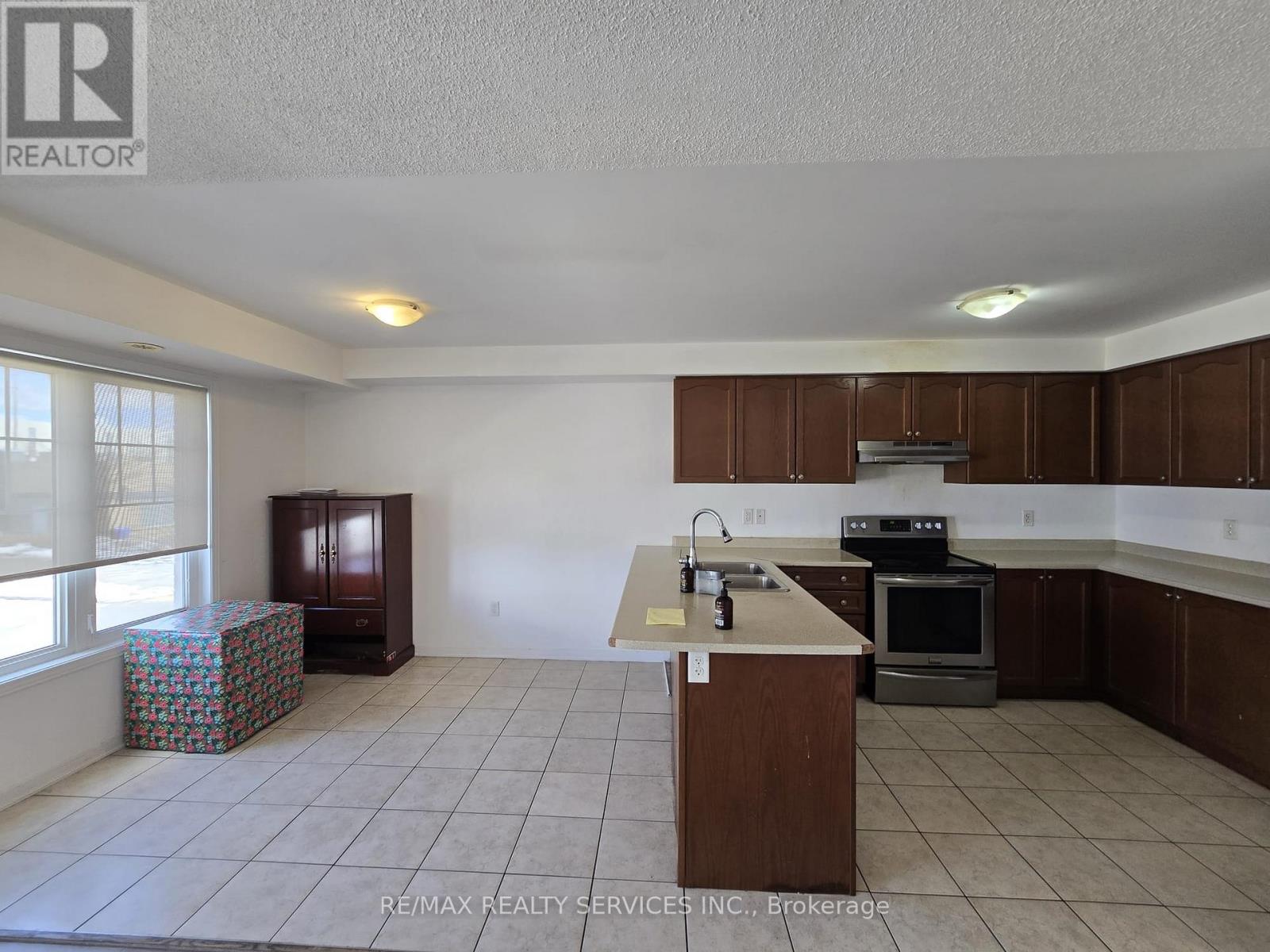 43 Seachart Place, Brampton, Ontario  L6P 3E1 - Photo 8 - W12726404