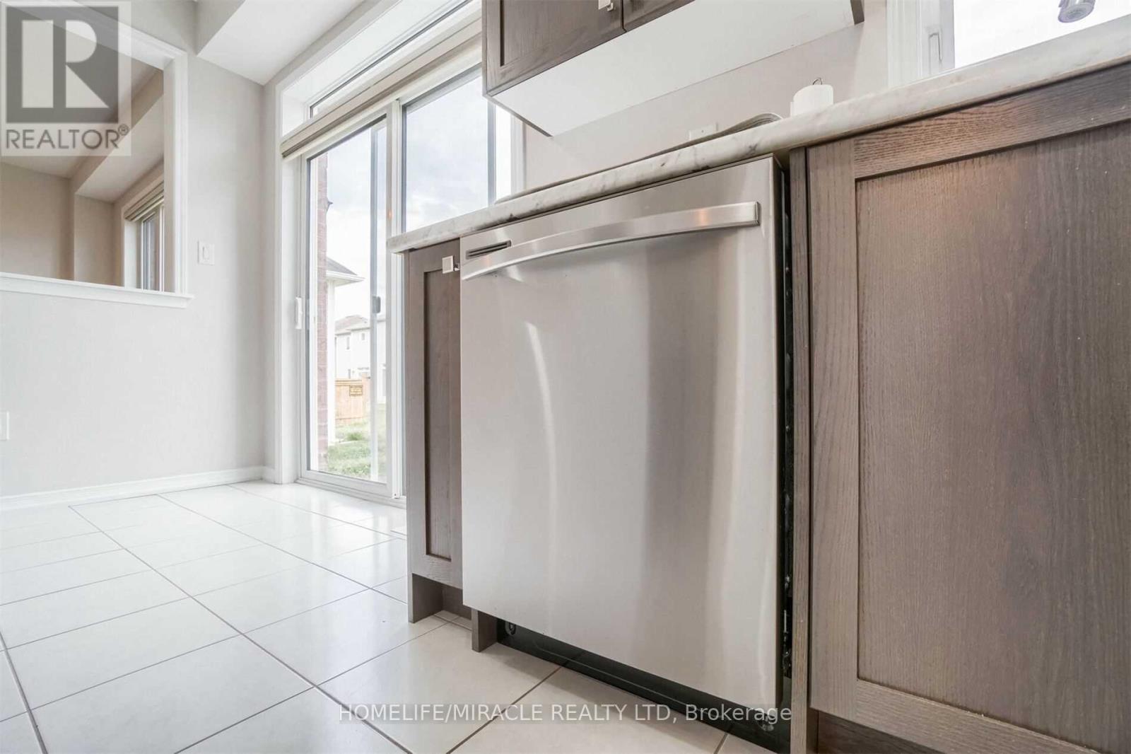 123 Longboat Run W, Brantford, Ontario  N3T 0R8 - Photo 16 - X12726390