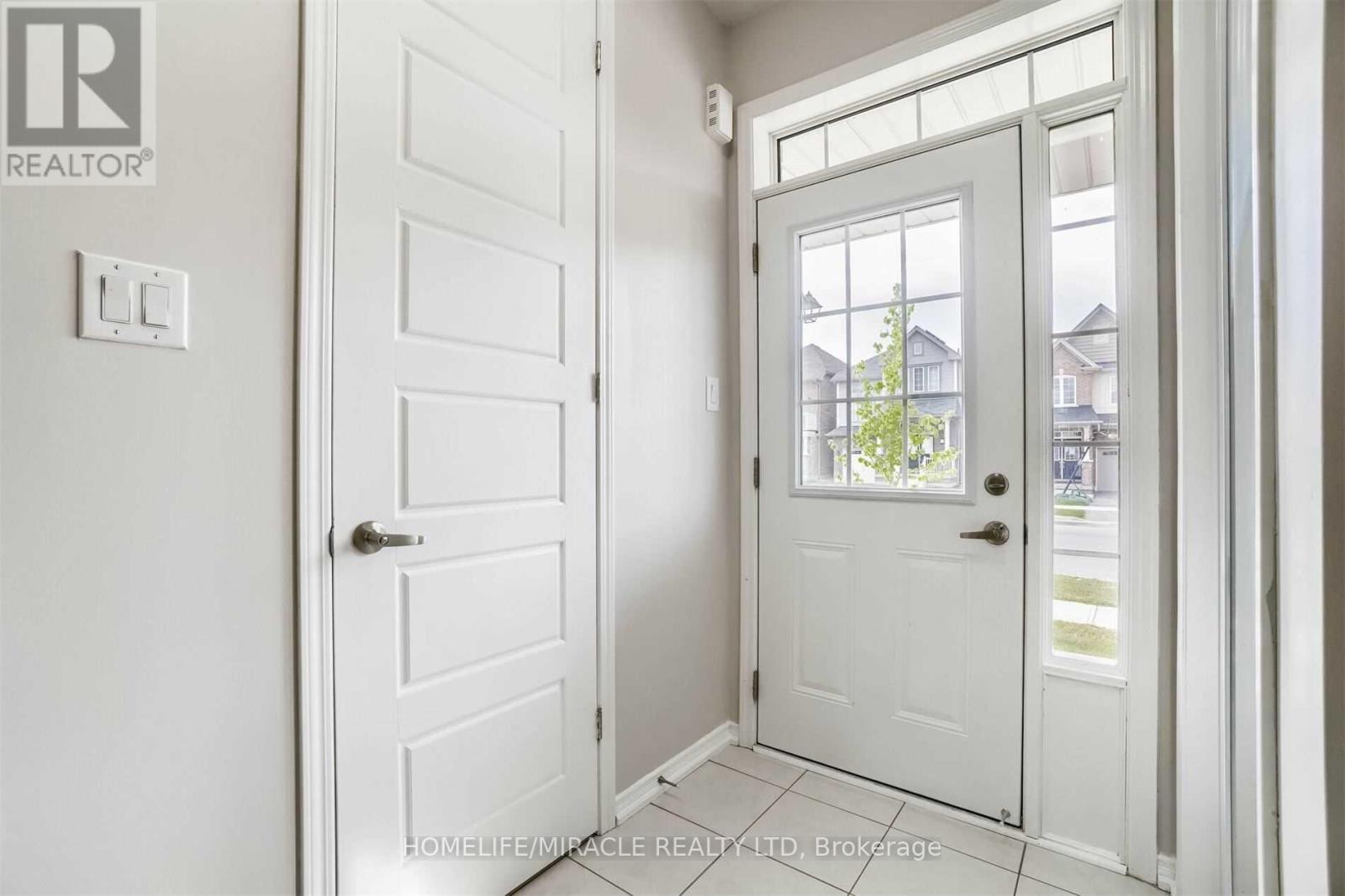 123 Longboat Run W, Brantford, Ontario  N3T 0R8 - Photo 4 - X12726390