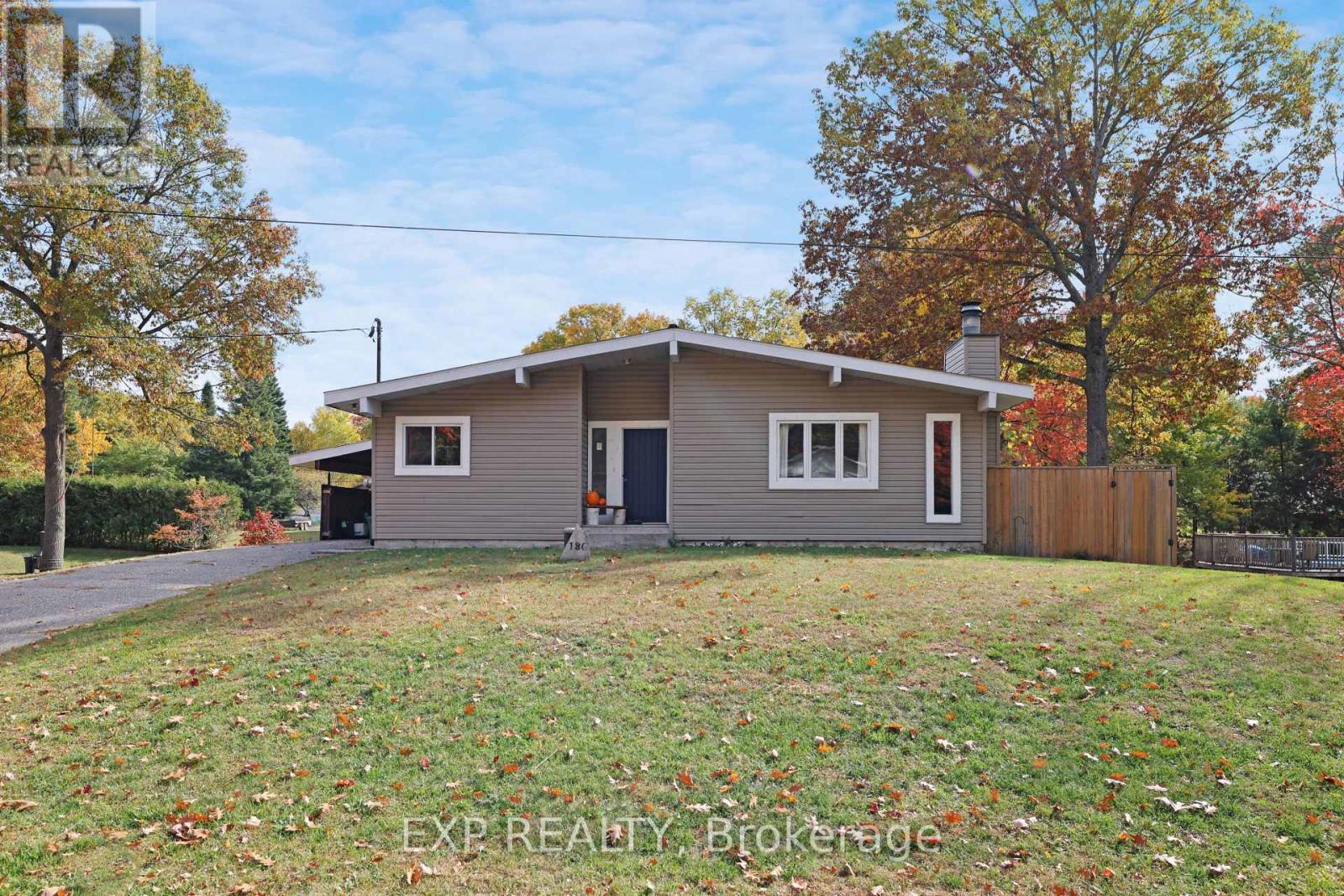 136 RESTHAVEN AVENUE, Ottawa, Ontario