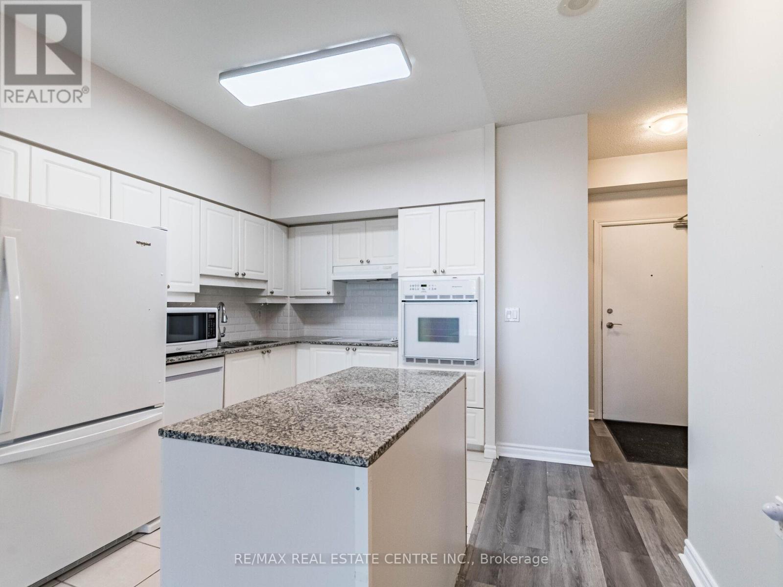 309 - 810 Scollard Court, Mississauga, Ontario  L5V 0A4 - Photo 10 - W12535412