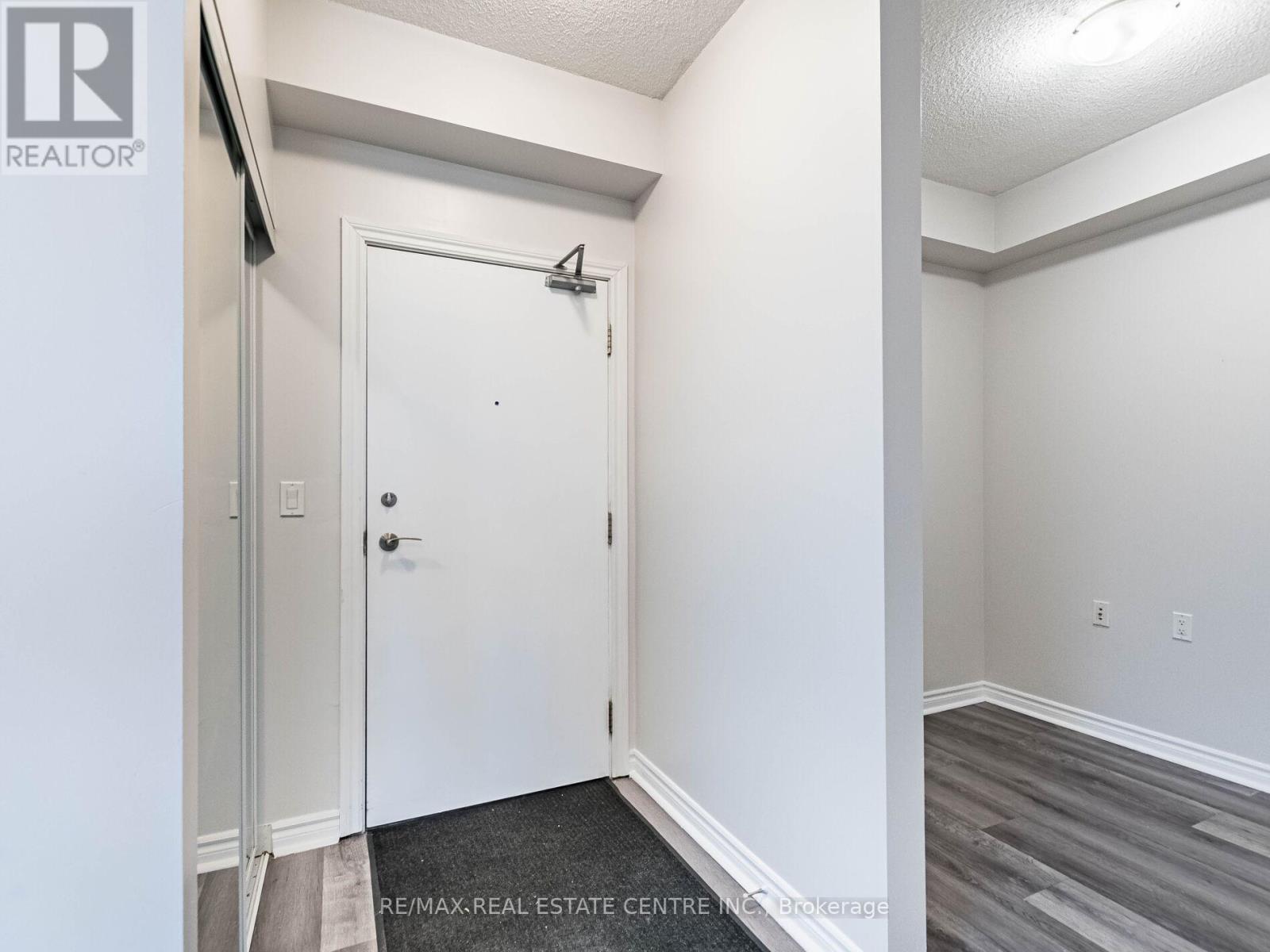 309 - 810 Scollard Court, Mississauga, Ontario  L5V 0A4 - Photo 5 - W12535412