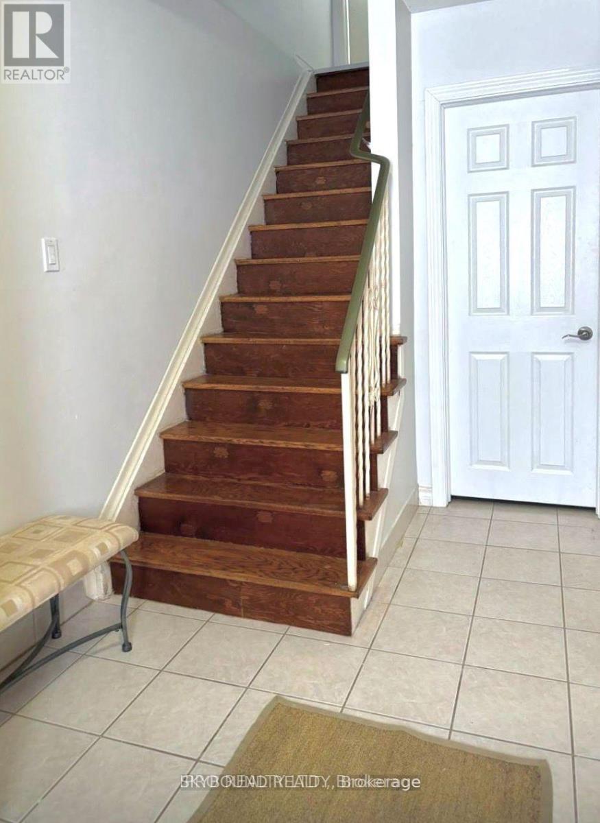 Room 3 - 252 William Roe Boulevard N, Newmarket, Ontario  L3Y 1B5 - Photo 4 - N12726426