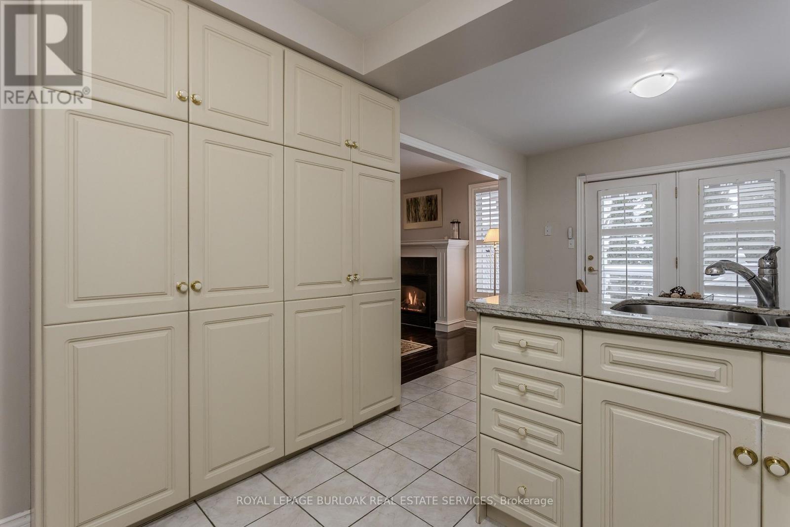 1146 Augustus Drive, Burlington, Ontario  L7S 2K6 - Photo 15 - W12726432