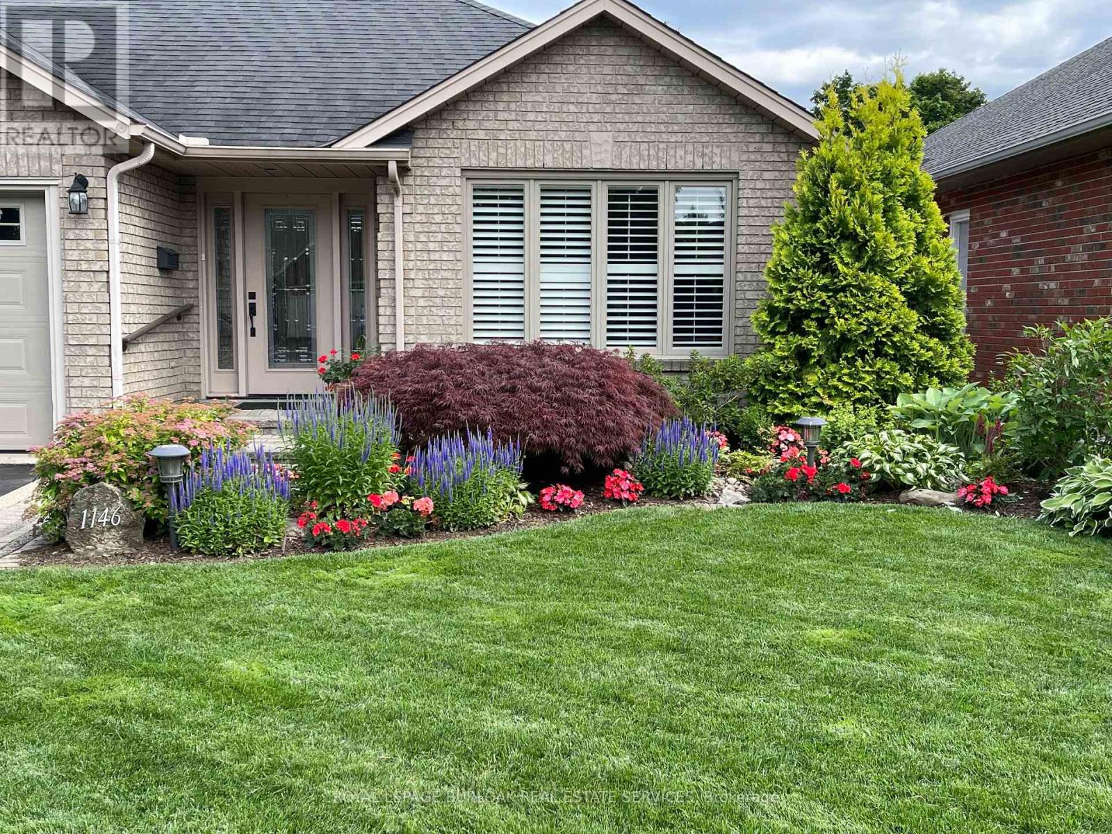 1146 Augustus Drive, Burlington, Ontario  L7S 2K6 - Photo 2 - W12726432