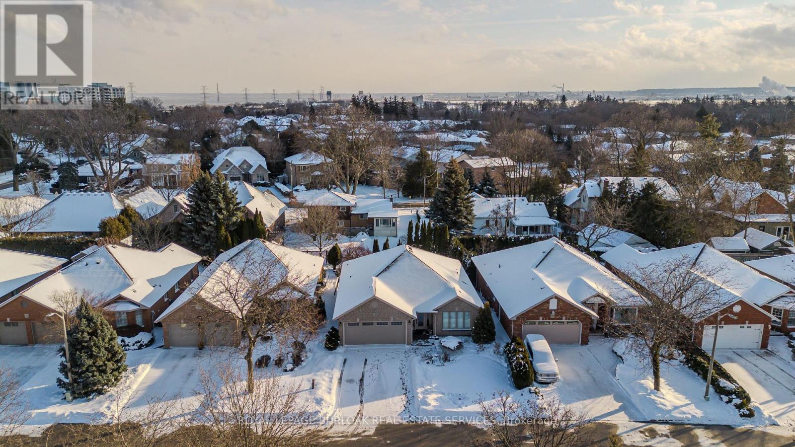 1146 Augustus Drive, Burlington, Ontario  L7S 2K6 - Photo 49 - W12726432