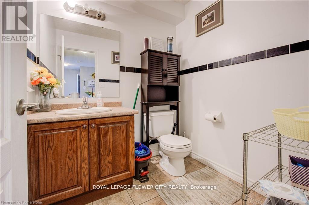 187 Huck Crescent W, Kitchener, Ontario  N2N 3P7 - Photo 10 - X12491664