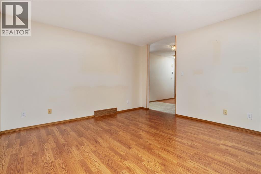 5404 66 Street, Camrose, Alberta  T4V 4L9 - Photo 3 - A2268717