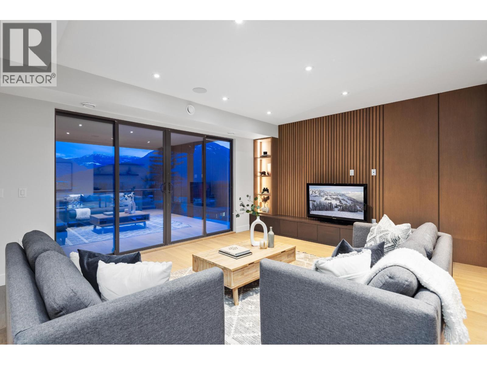 7683 Cerulean Drive, Pemberton, British Columbia  V0N 2L3 - Photo 10 - R3082792