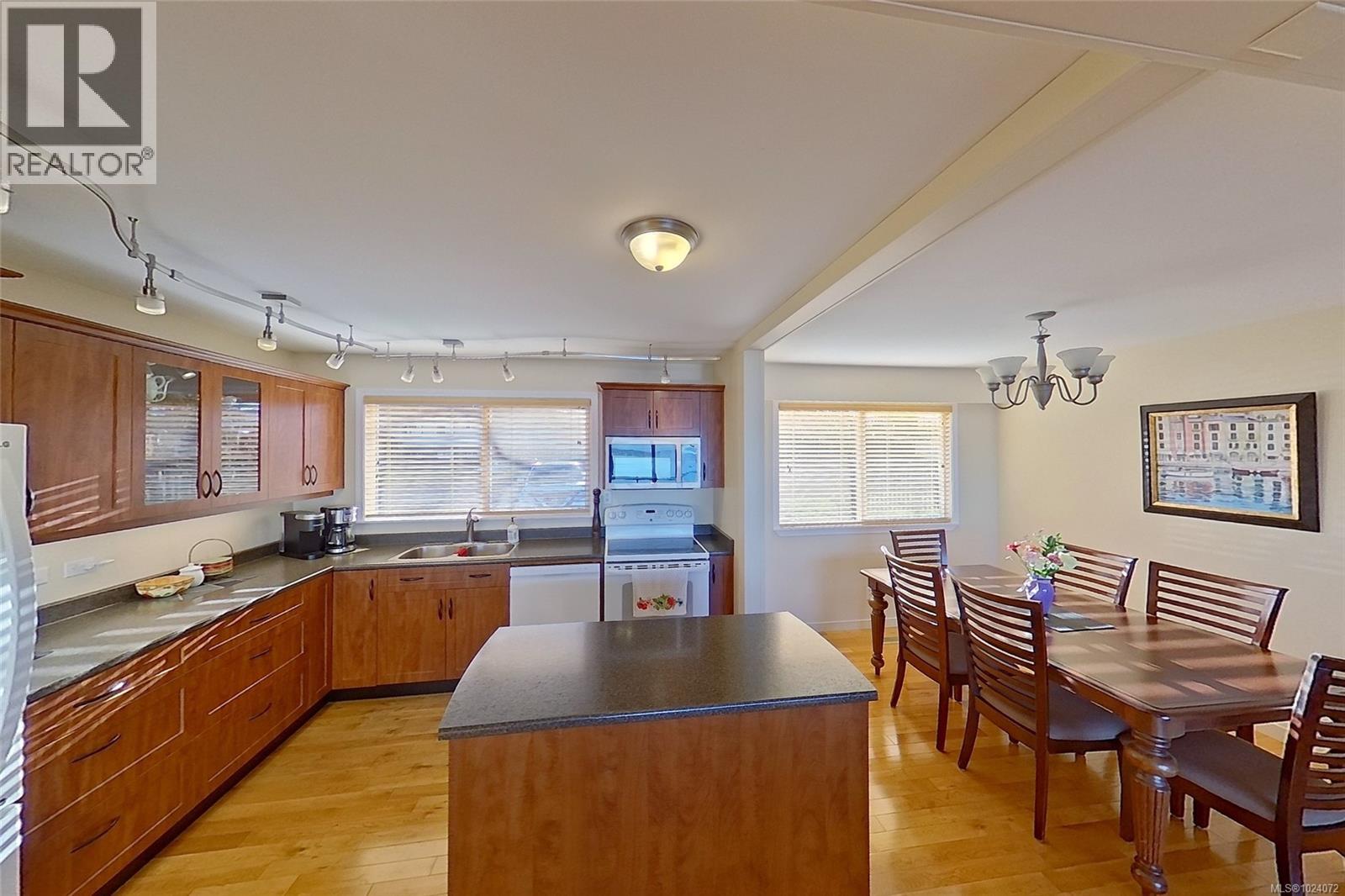 2524 Woodland Dr, Port Mcneill, British Columbia  V0N 2R0 - Photo 8 - 1024072