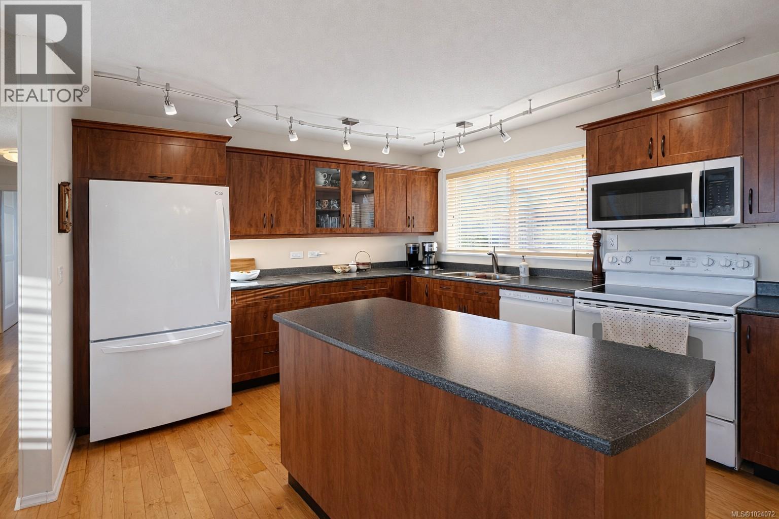 2524 Woodland Dr, Port Mcneill, British Columbia  V0N 2R0 - Photo 9 - 1024072