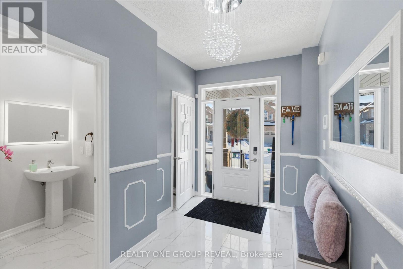 238 Crombie Street, Clarington, Ontario  L1C 0T8 - Photo 4 - E12726474