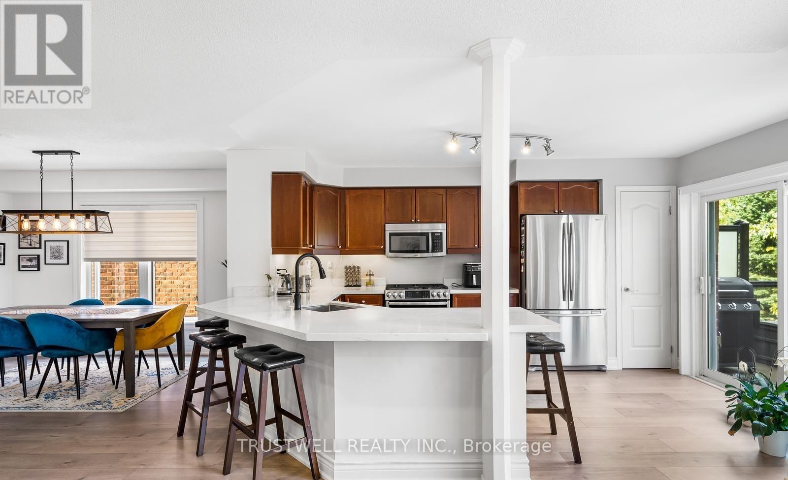 255 Chilcott Crescent, Newmarket, Ontario  L3X 3G7 - Photo 11 - N12726468