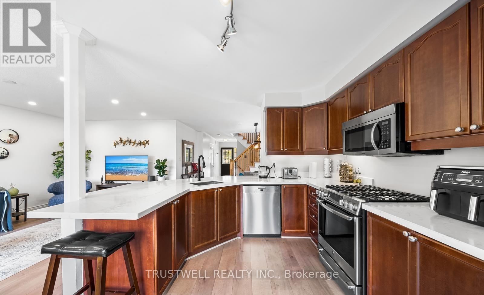 255 Chilcott Crescent, Newmarket, Ontario  L3X 3G7 - Photo 13 - N12726468