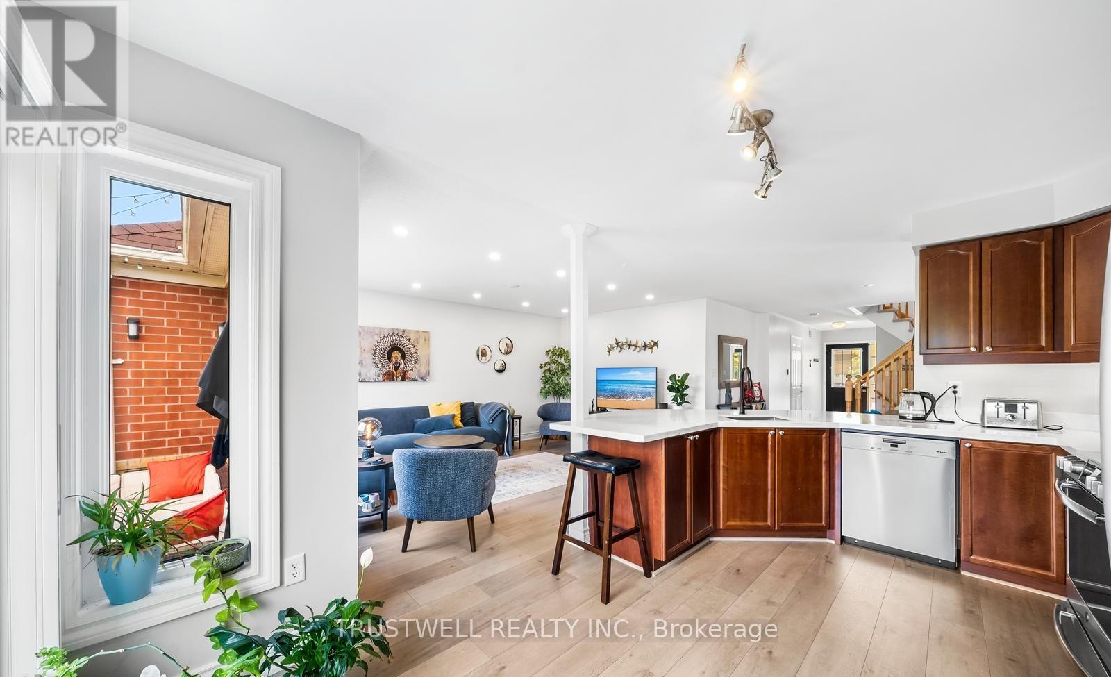 255 Chilcott Crescent, Newmarket, Ontario  L3X 3G7 - Photo 14 - N12726468