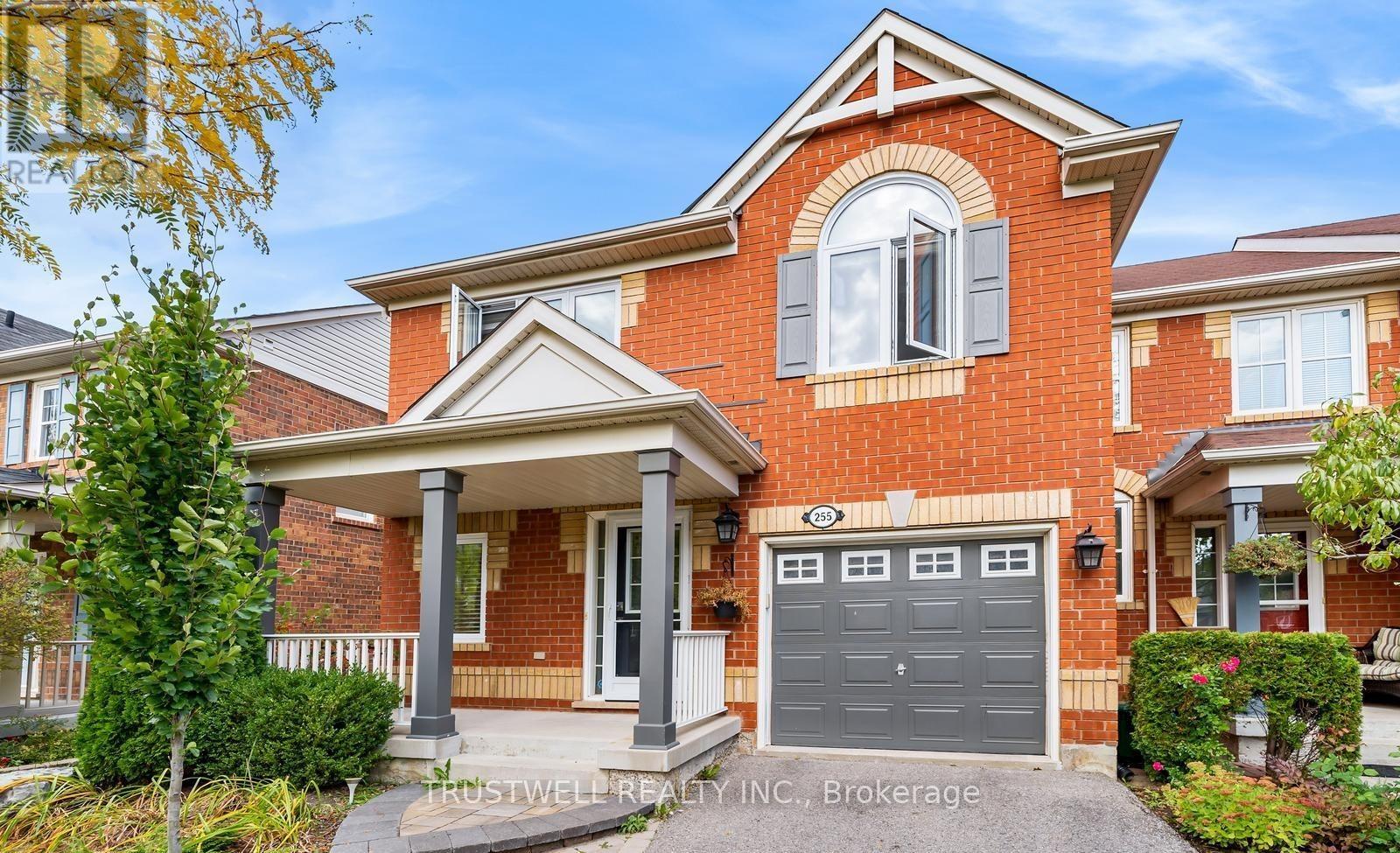 255 Chilcott Crescent, Newmarket, Ontario  L3X 3G7 - Photo 2 - N12726468