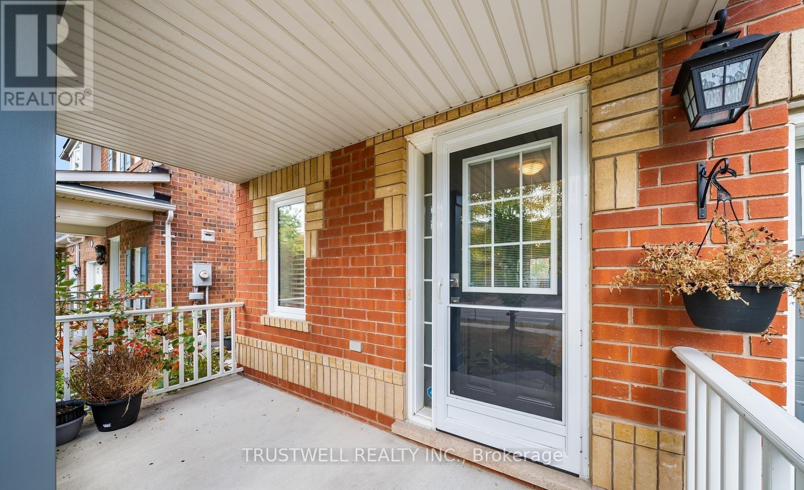 255 Chilcott Crescent, Newmarket, Ontario  L3X 3G7 - Photo 3 - N12726468
