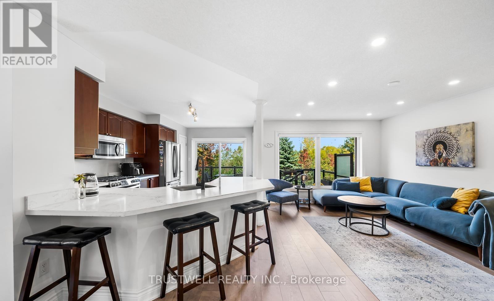 255 Chilcott Crescent, Newmarket, Ontario  L3X 3G7 - Photo 6 - N12726468