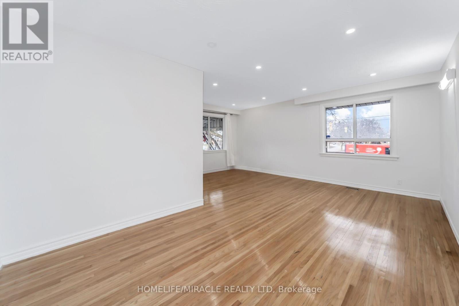 149 Wincott Drive, Toronto, Ontario  M9R 2P9 - Photo 13 - W12726462