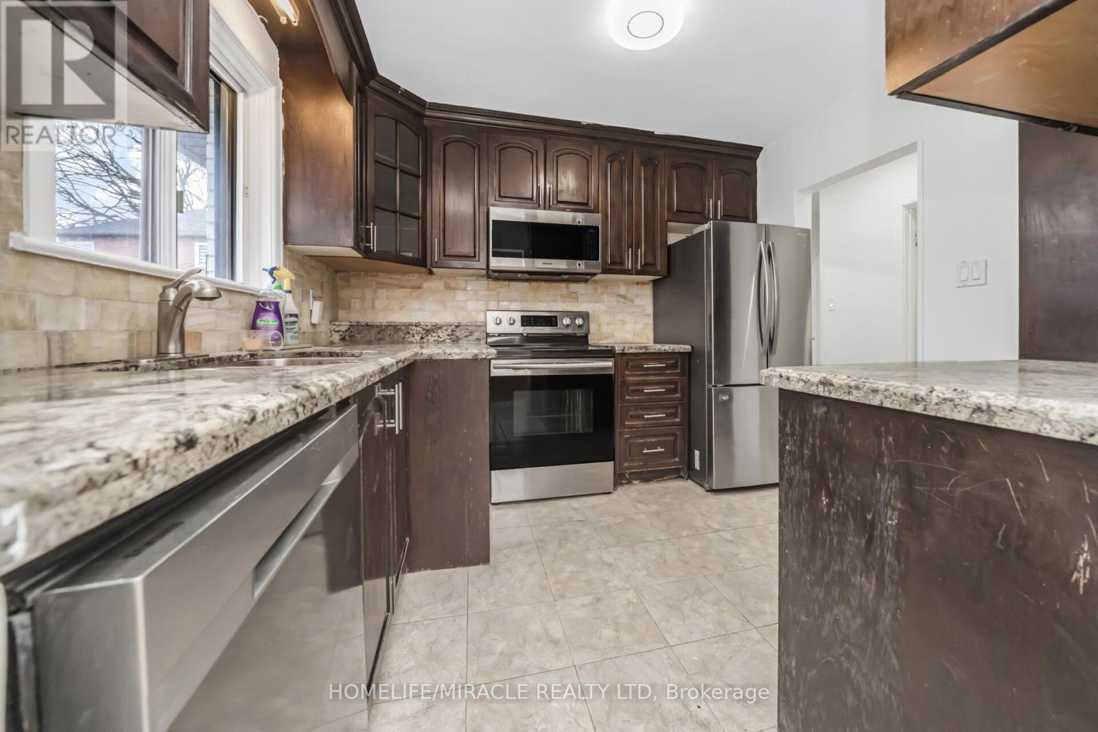 149 Wincott Drive, Toronto, Ontario  M9R 2P9 - Photo 14 - W12726462