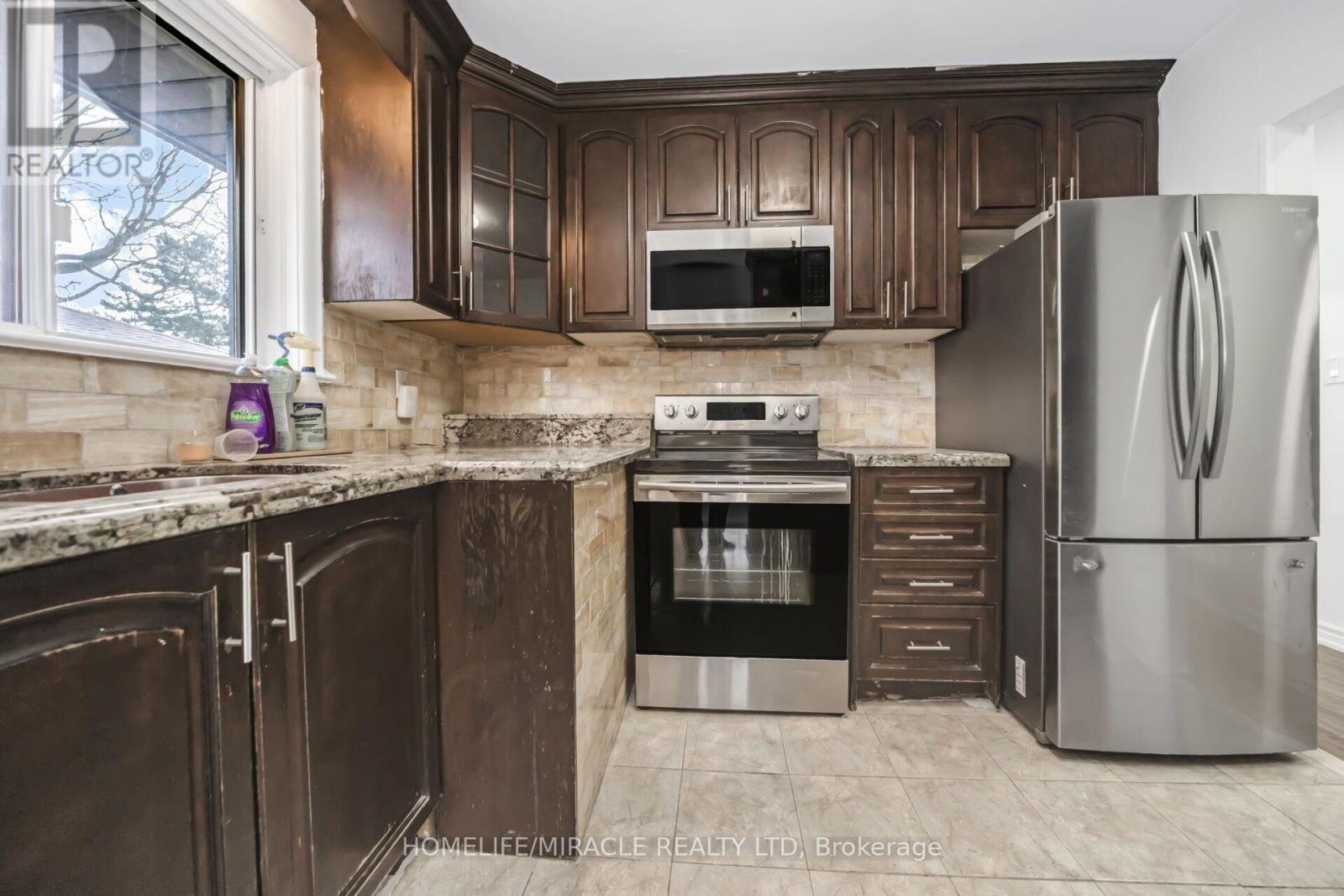 149 Wincott Drive, Toronto, Ontario  M9R 2P9 - Photo 15 - W12726462