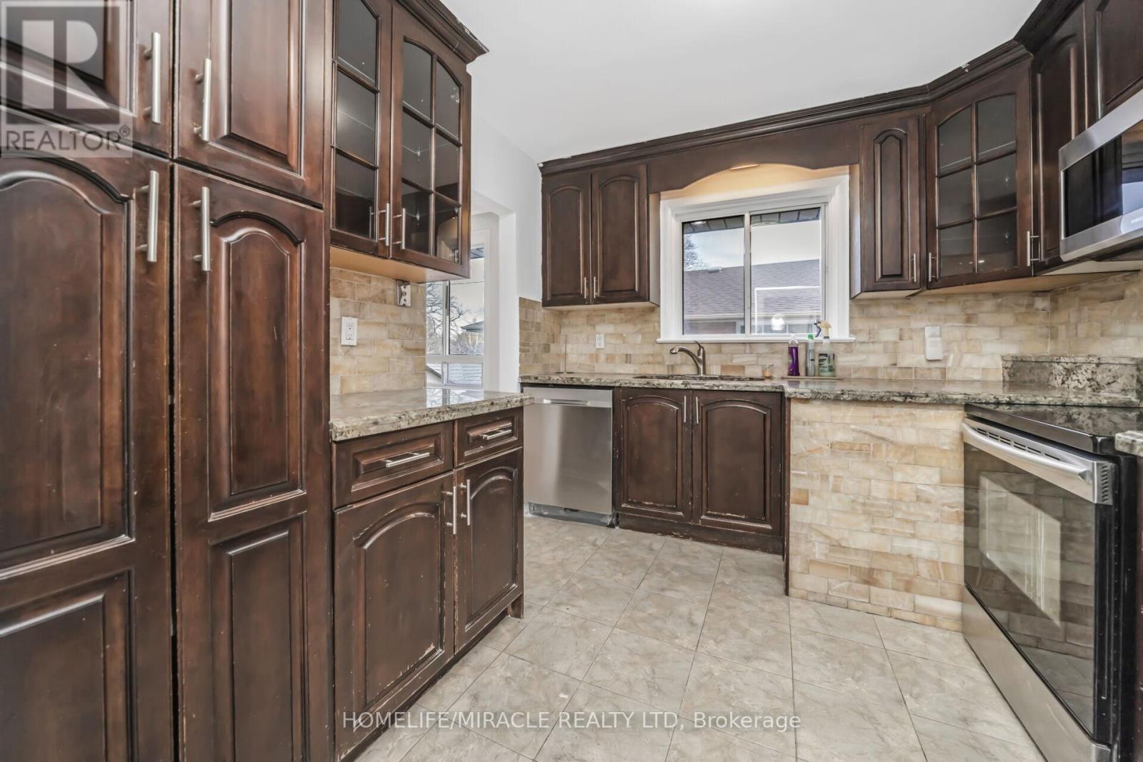 149 Wincott Drive, Toronto, Ontario  M9R 2P9 - Photo 18 - W12726462