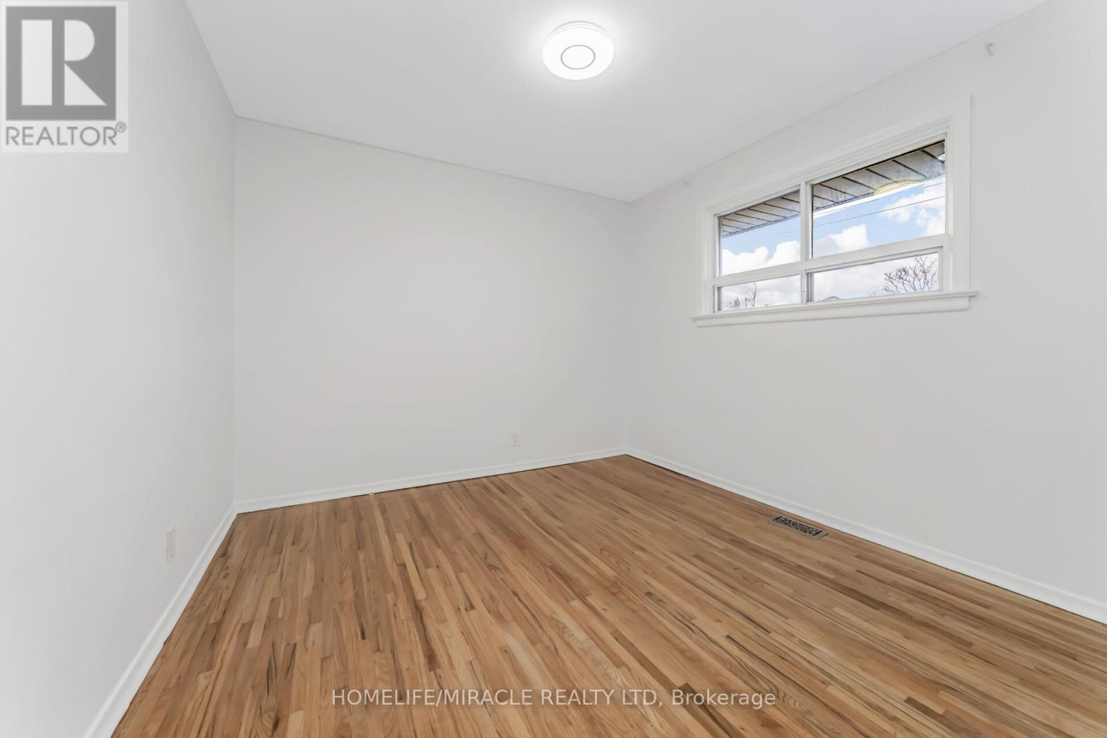 149 Wincott Drive, Toronto, Ontario  M9R 2P9 - Photo 23 - W12726462