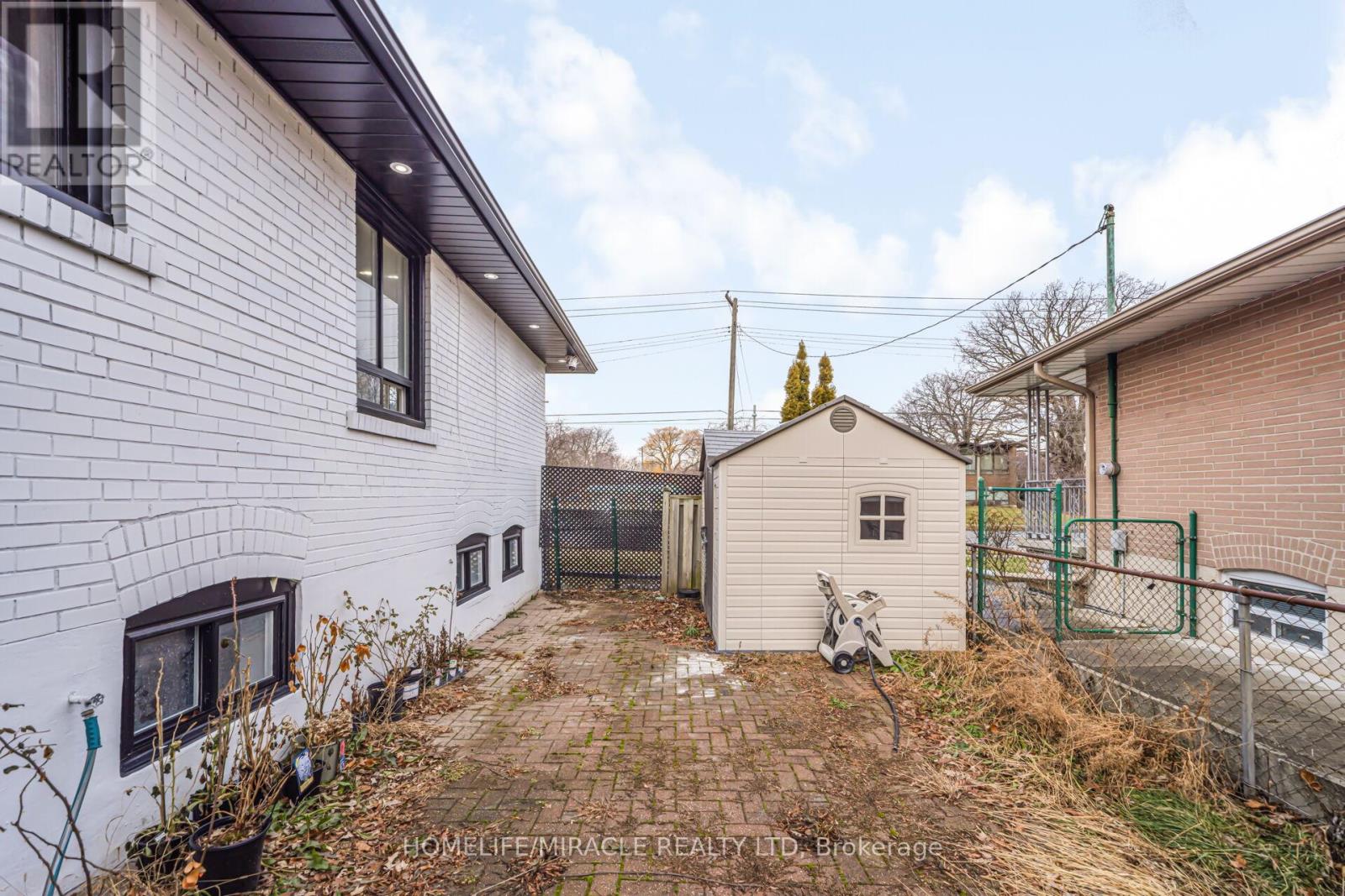 149 Wincott Drive, Toronto, Ontario  M9R 2P9 - Photo 38 - W12726462