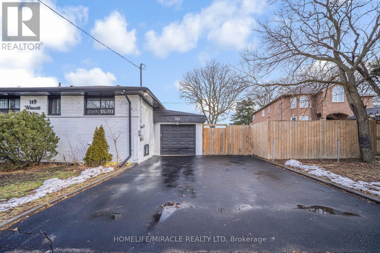 149 Wincott Drive, Toronto, Ontario  M9R 2P9 - Photo 5 - W12726462