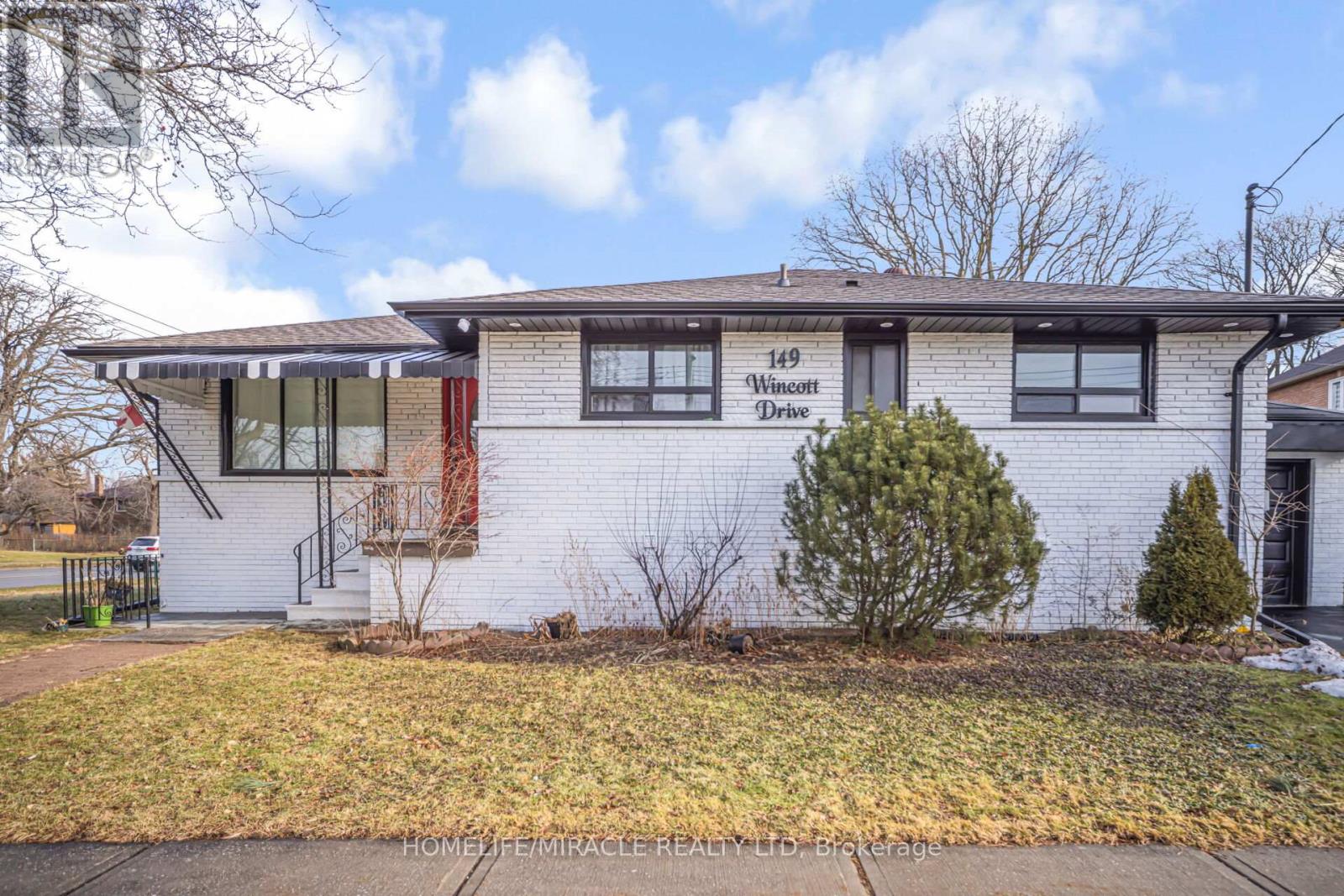 149 Wincott Drive, Toronto, Ontario  M9R 2P9 - Photo 6 - W12726462