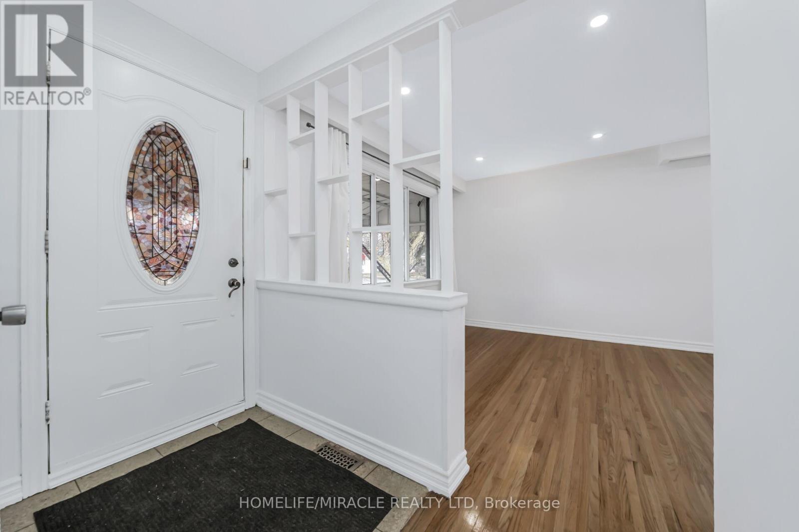 149 Wincott Drive, Toronto, Ontario  M9R 2P9 - Photo 8 - W12726462